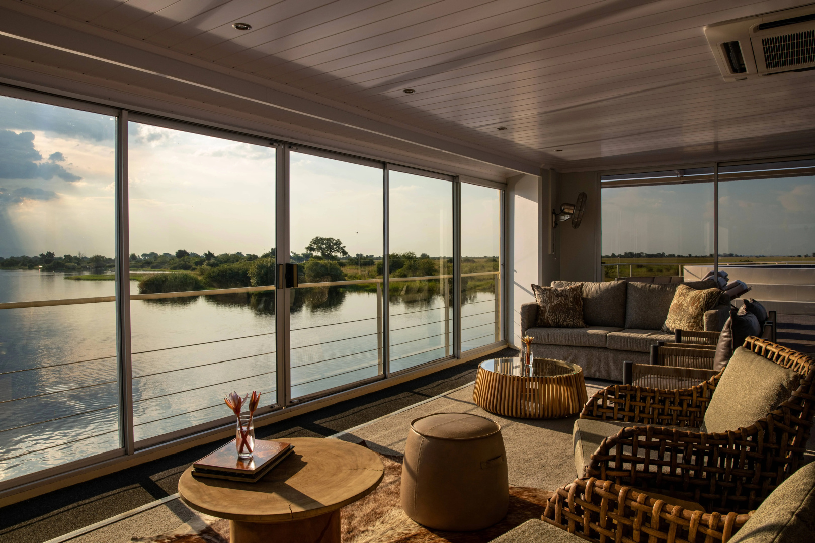 Zambezi Queen by Mantis