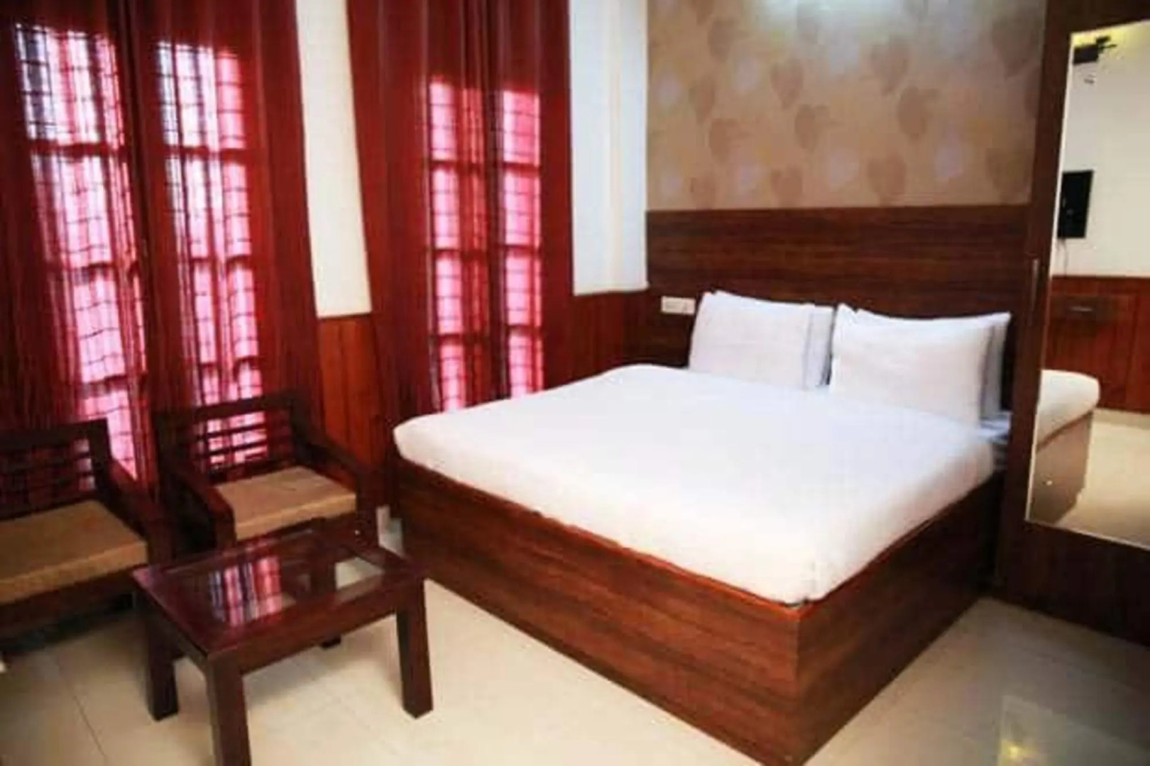 Red Apple Hotel