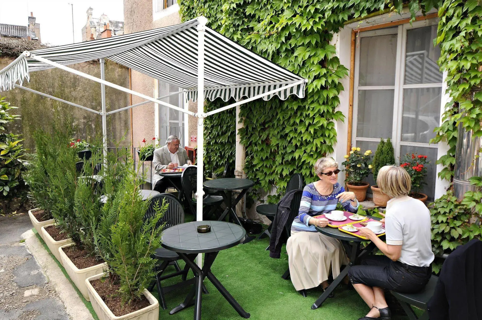 Citôtel le Plat dEtain