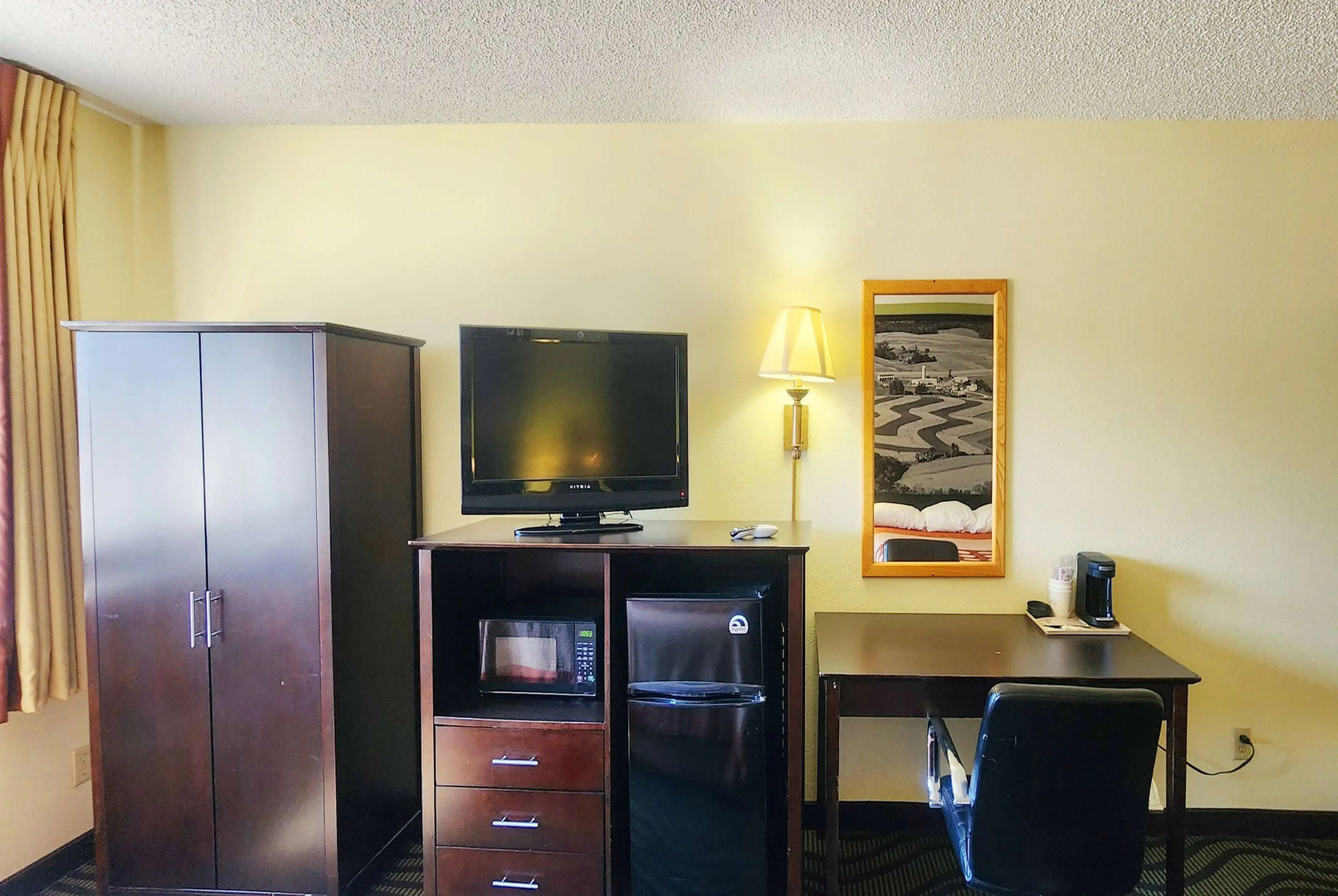 Super 8 by Wyndham Newton