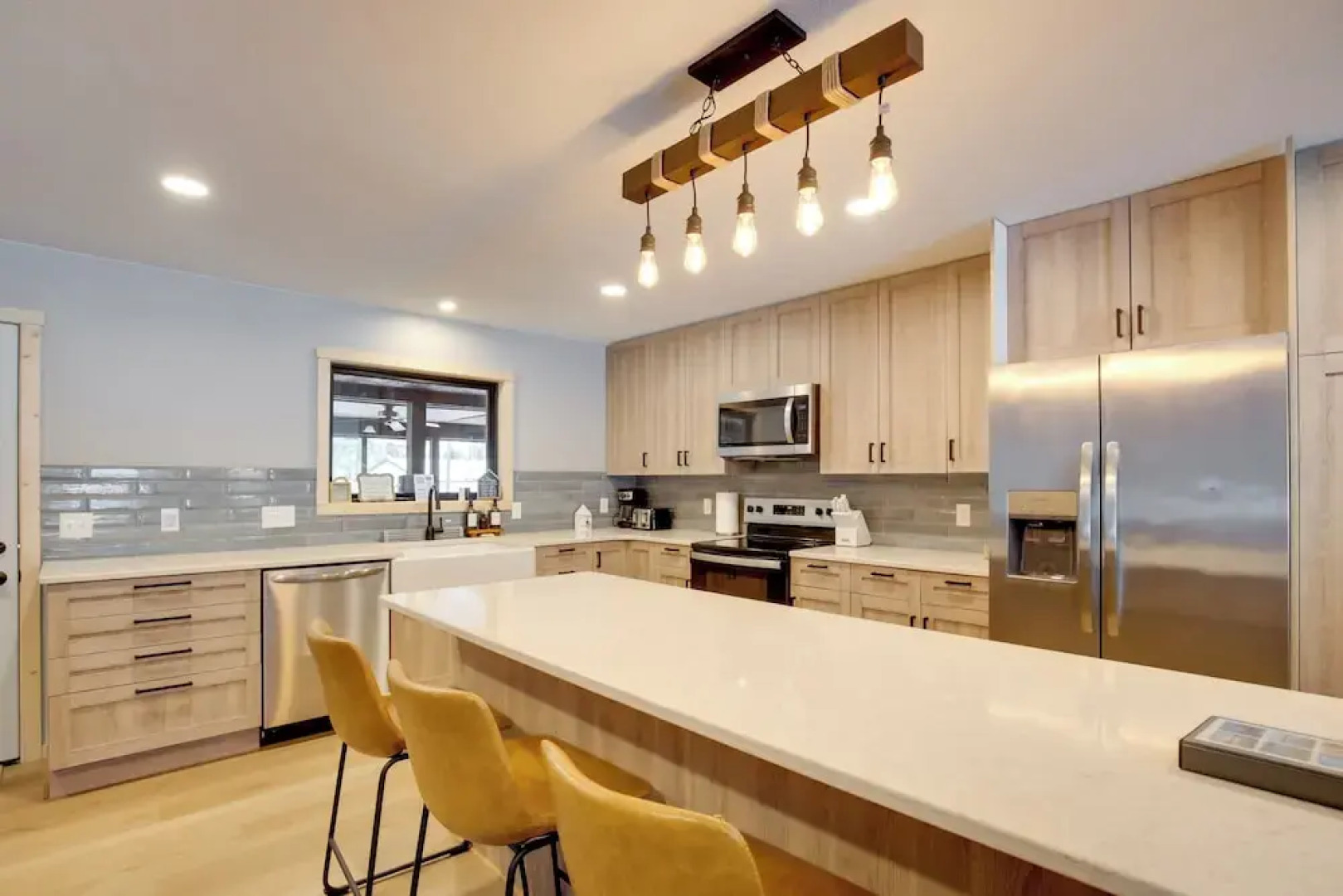 Outdoor Wet Bar: Spacious Eagle River Retreat!