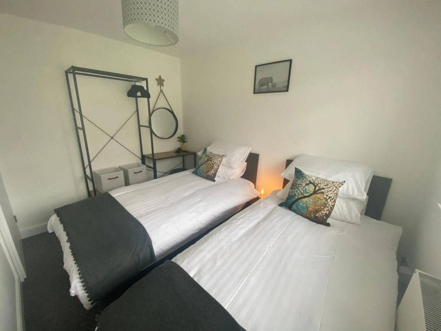 Beau - Brambles Chine, Colwell Bay - 5 star WiFi - Short walk to The Hut and beach - 1 night stays available