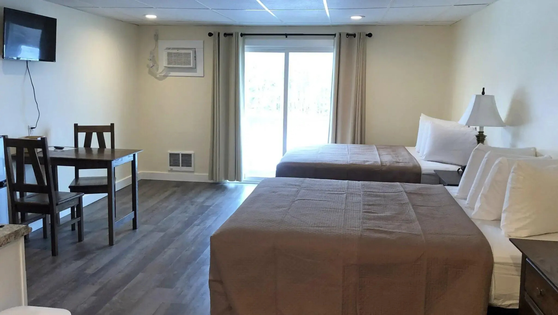 Colonial Inn Ellsworth