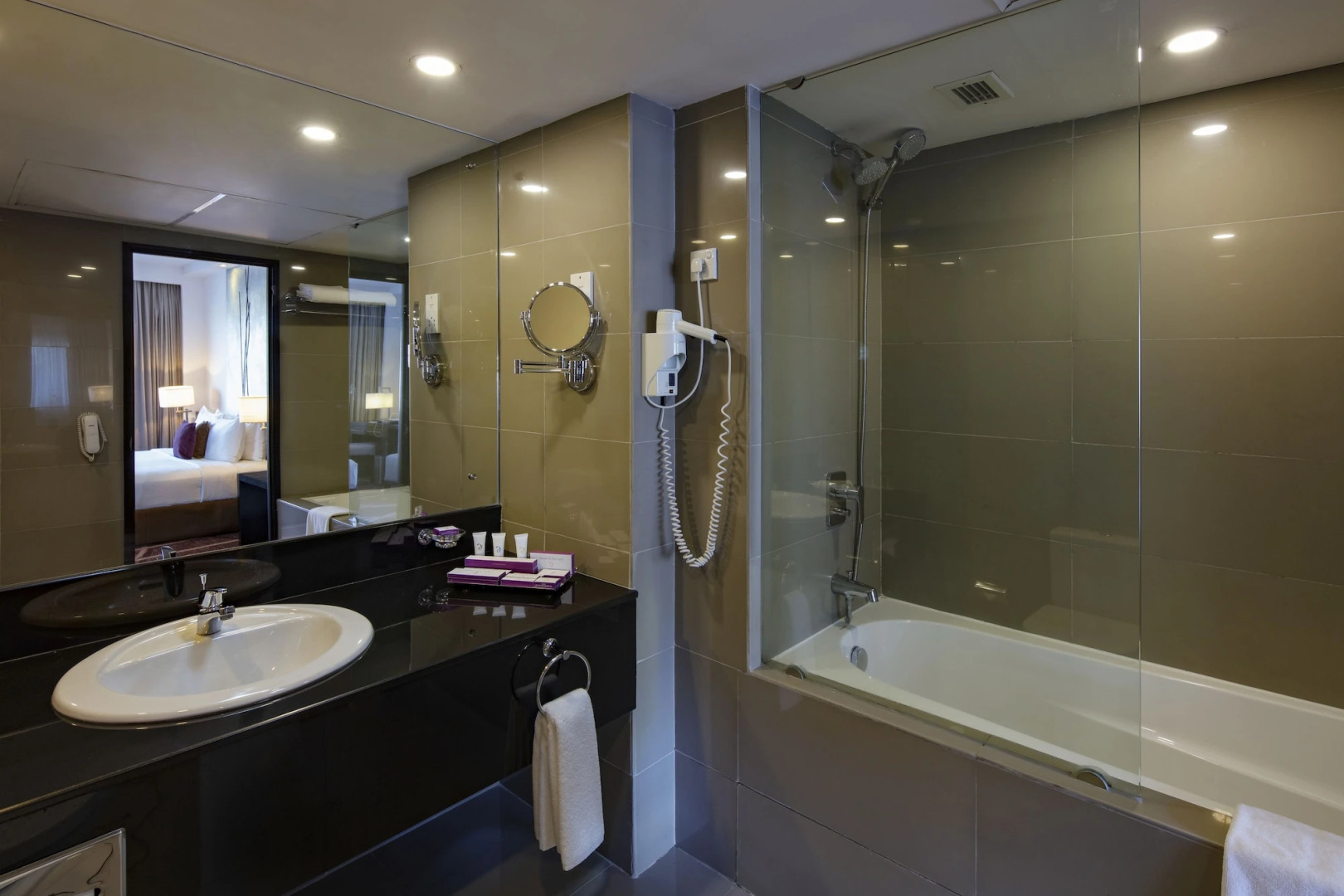 Cinnamon Lakeside Colombo