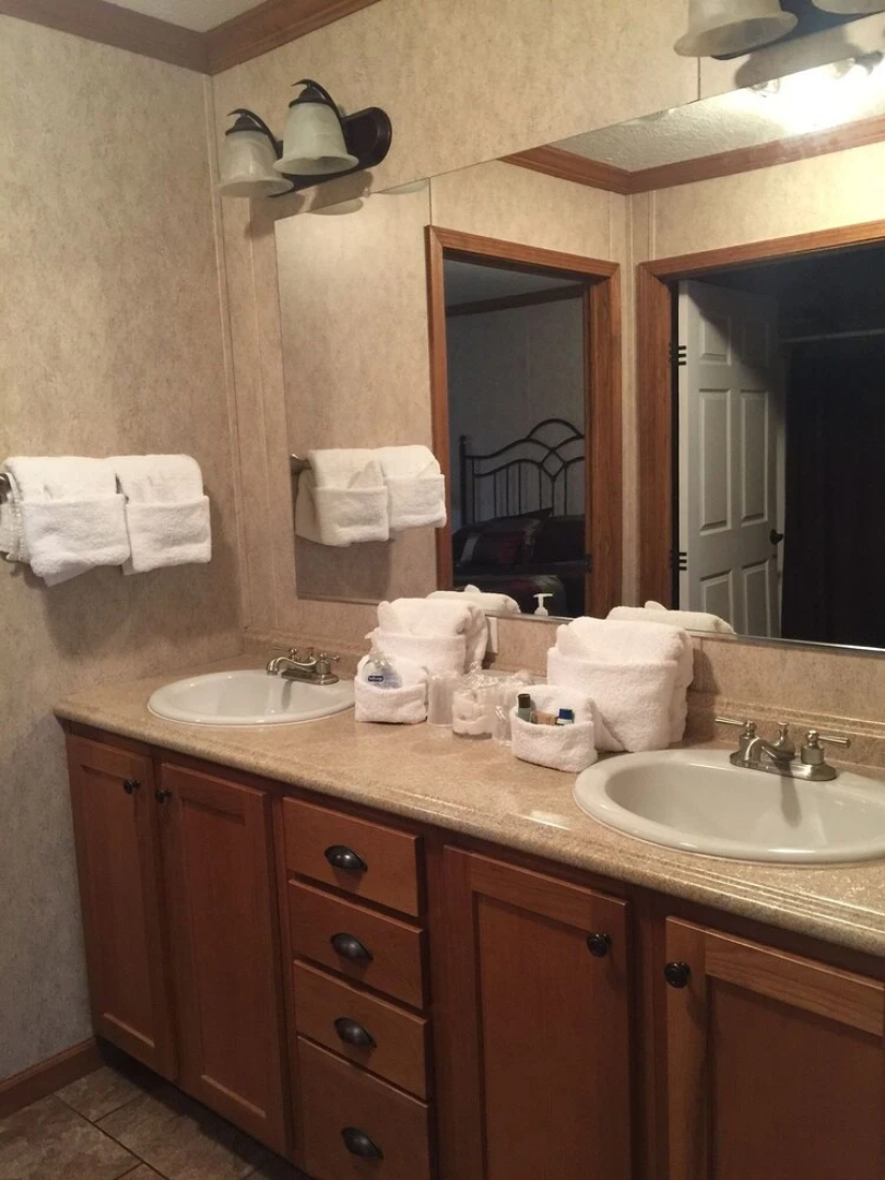 Self Creek Lodge and Marina