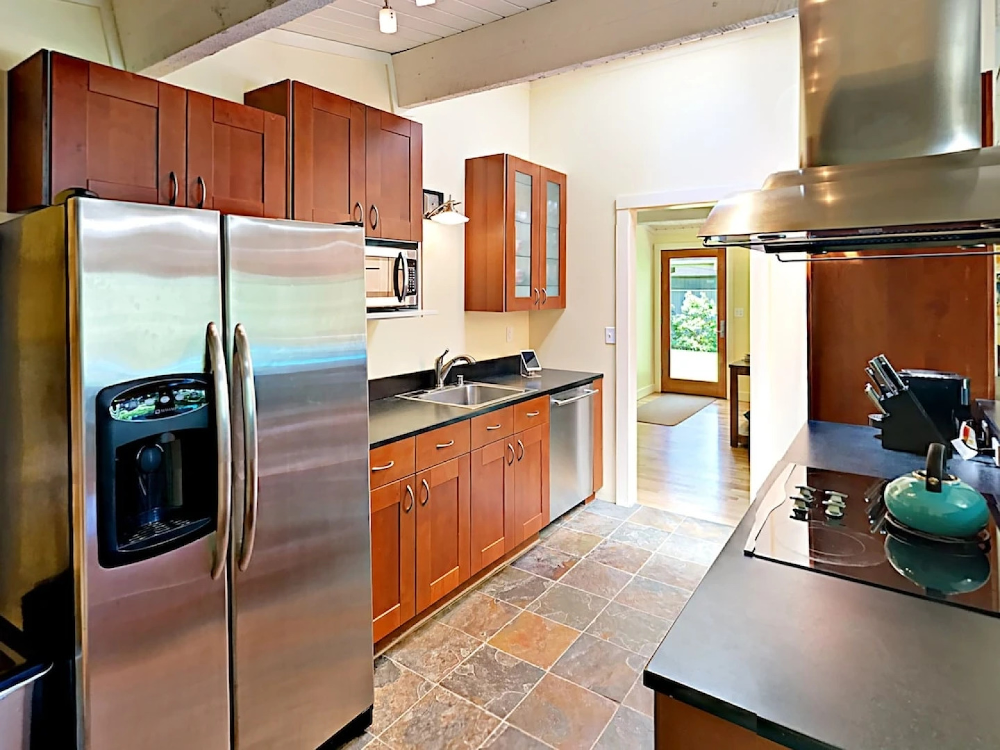 Fletcher 5551 - 3 Br home by RedAwning