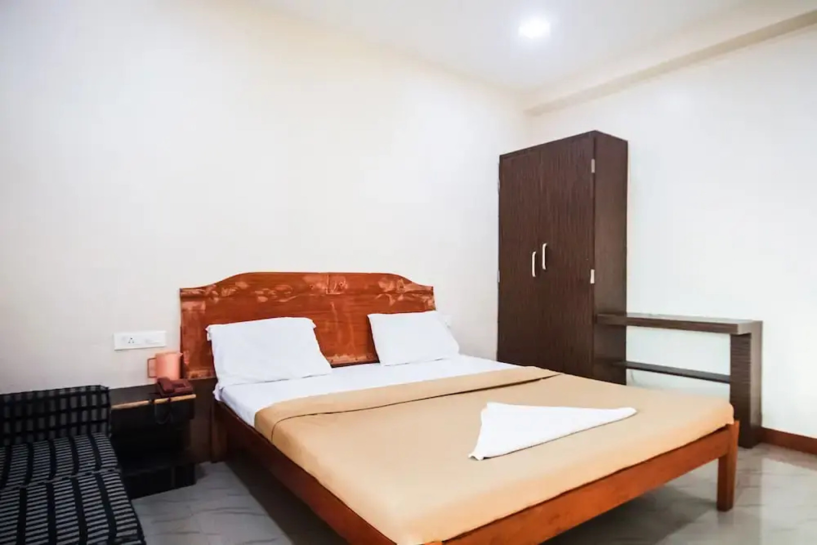 SPOT ON 44152 Lk Residency