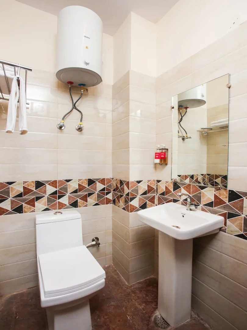 OYO Townhouse 27926 Sector 66 Noida