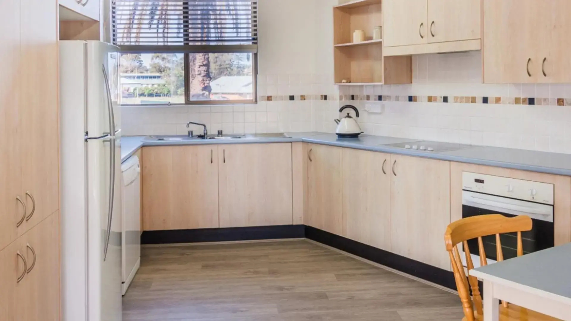Perfectly Positioned Beachfront Apartment - Unit 6