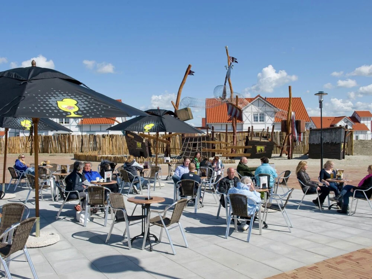 Semi-detached, Comfortable Villa With Wifi, Beach at 400 m