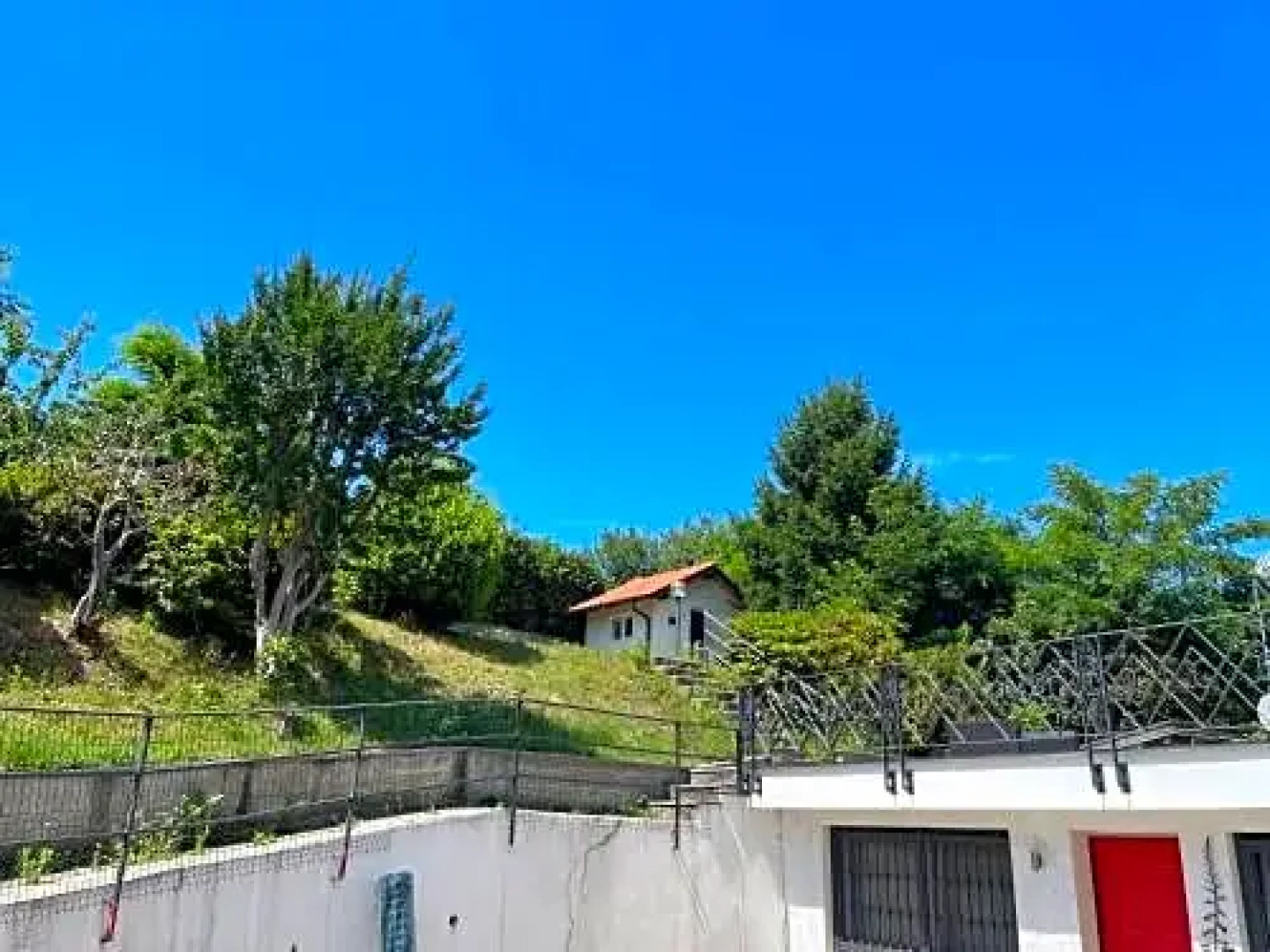 La casetta dalla porta rossa