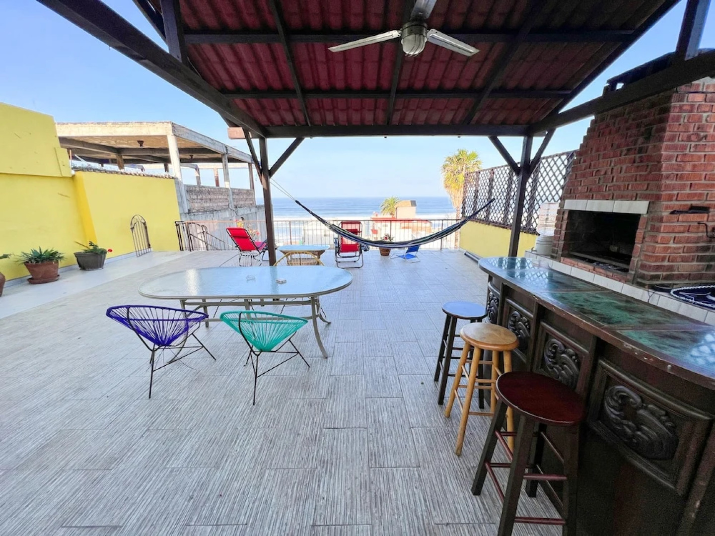 ITH Lazy Lobster Surf Hostel