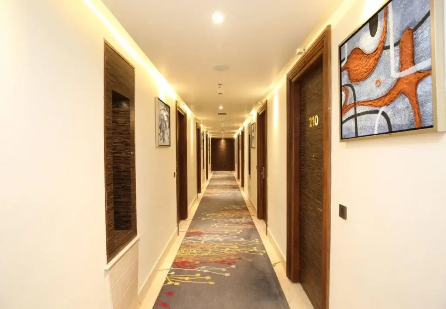 Arista Hotel by OYO Rooms