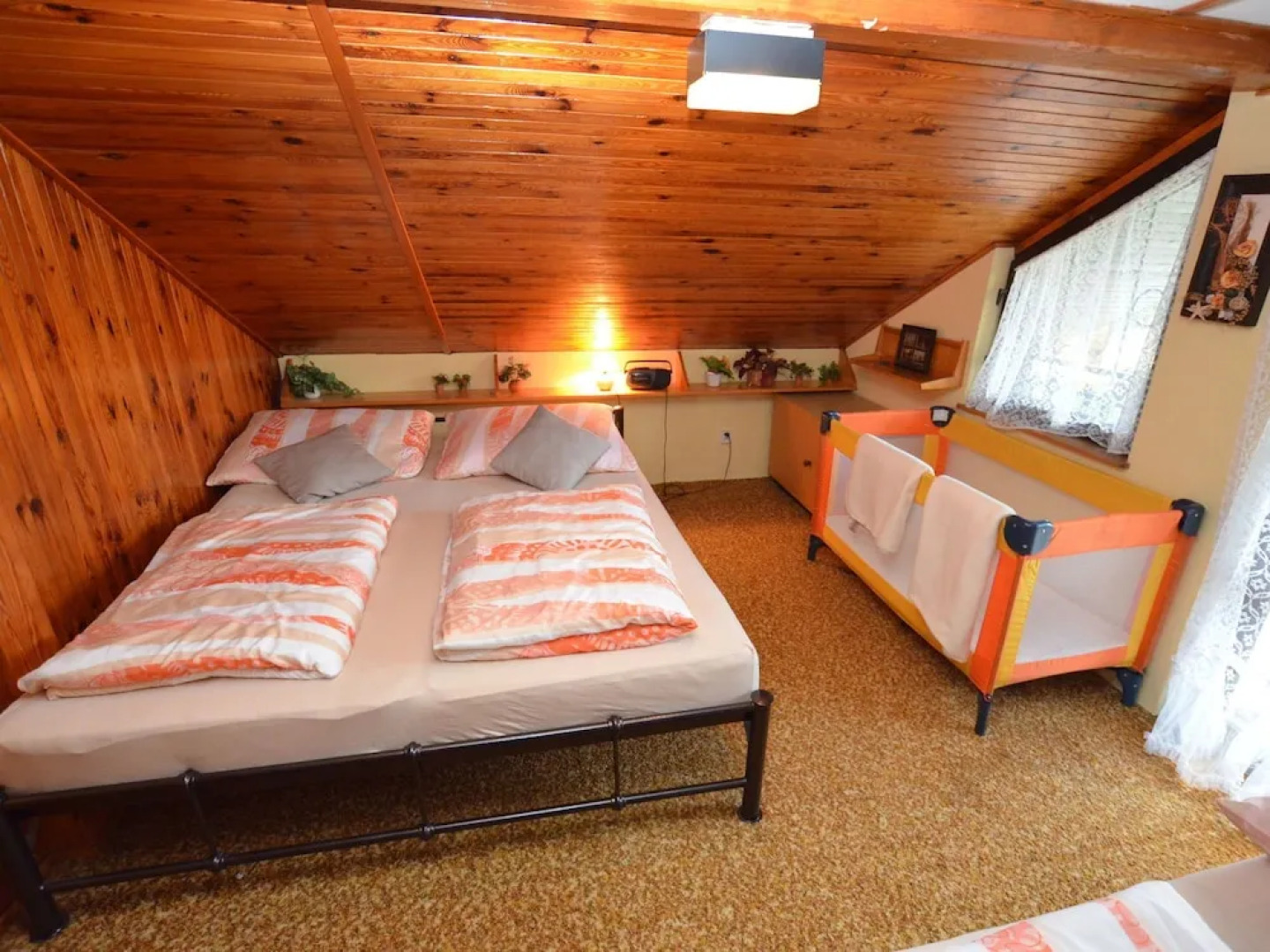 Cozy Chalet in Pilsen With Swimming Pool, Garden, Balcony