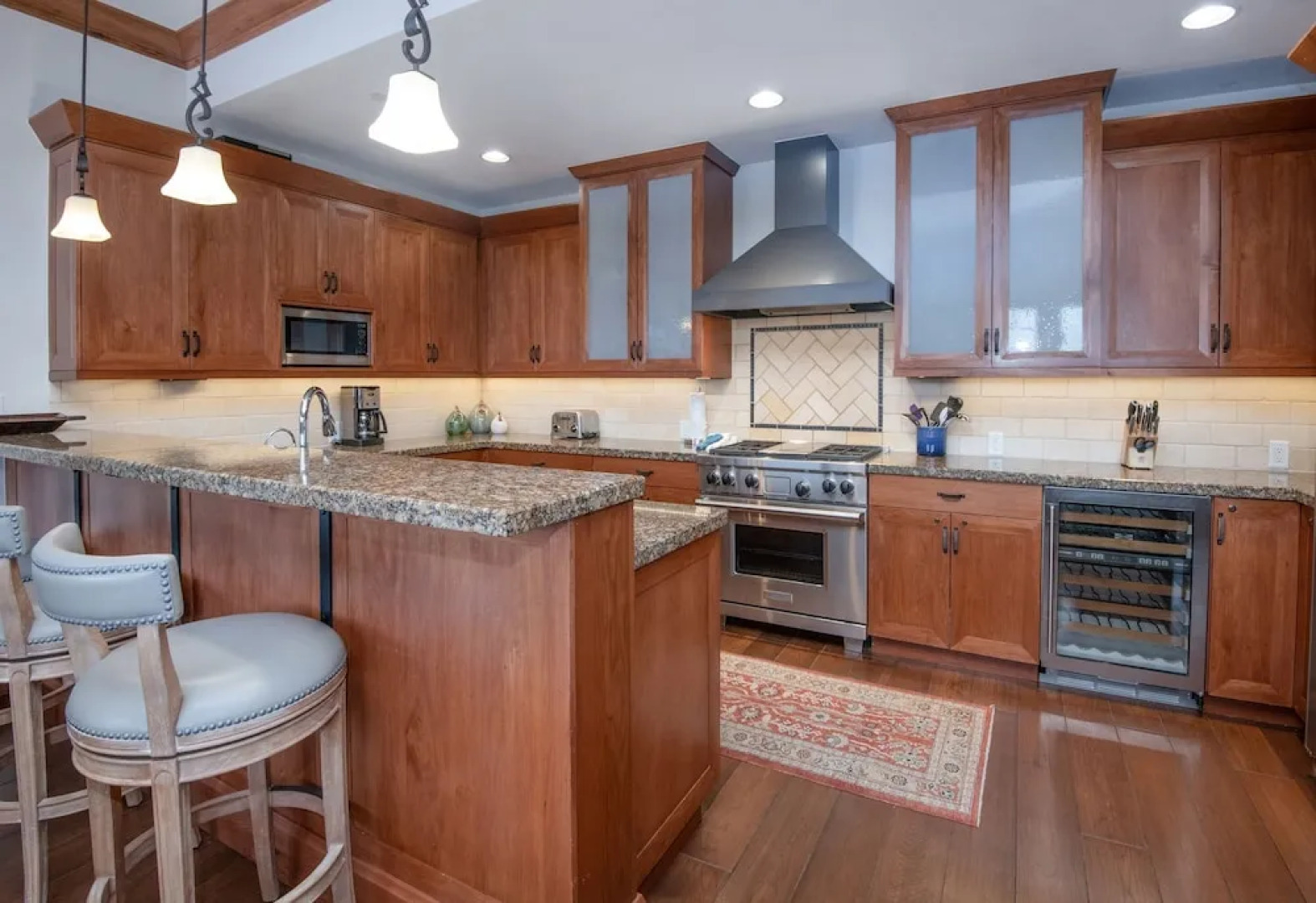 Hummingbird C102 4 Bedroom Condo by RedAwning