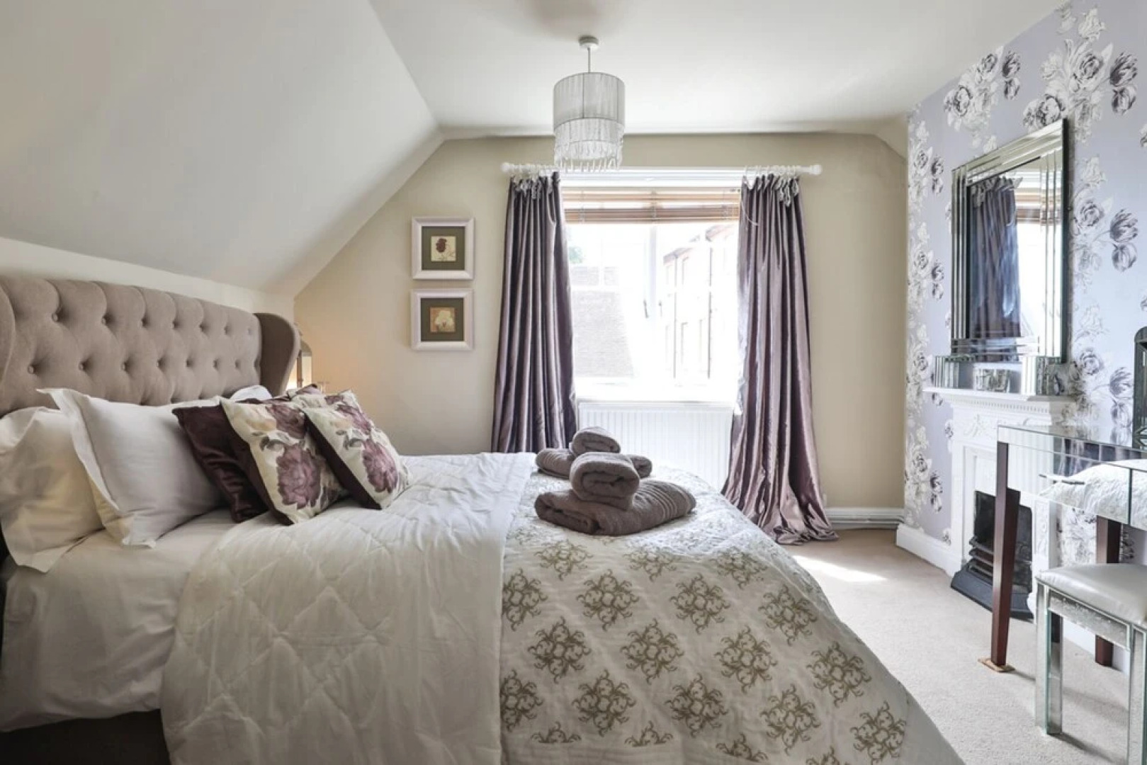 Superb Period Townhouse in Historic Uphill Lincoln