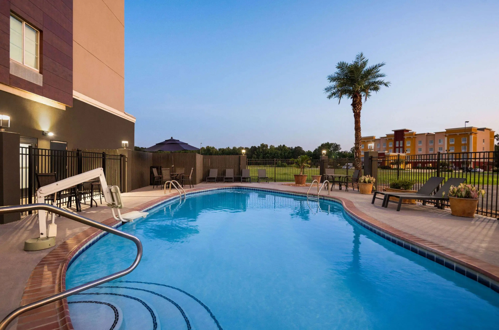 La Quinta Inn & Suites by Wyndham Gonzales LA