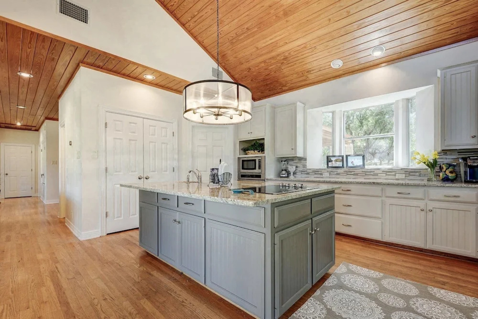 Palatial Spicewood Home and Cabin by RedAwning