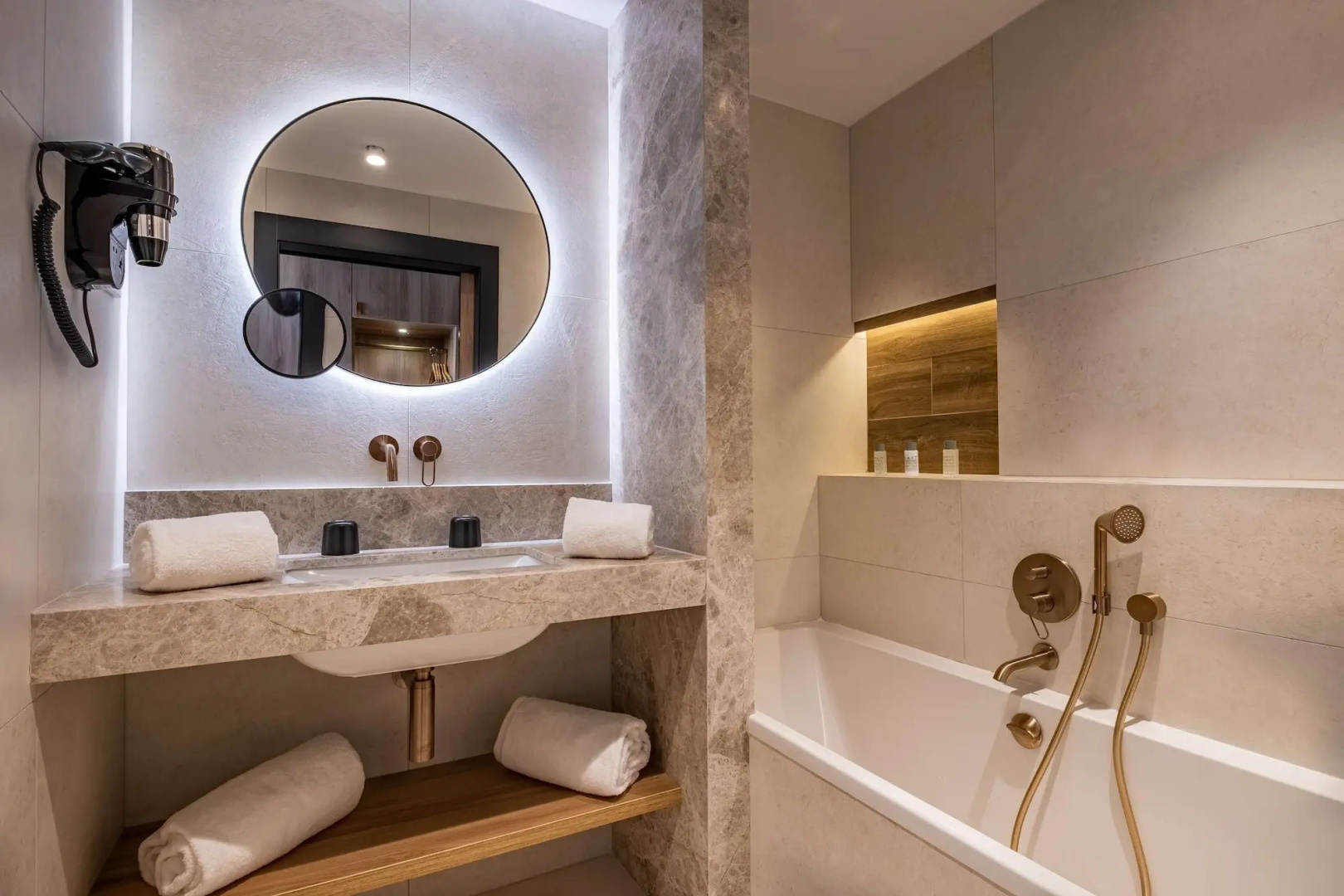 Golden Tulip Lyon Ouest Techlid Hotel & Spa