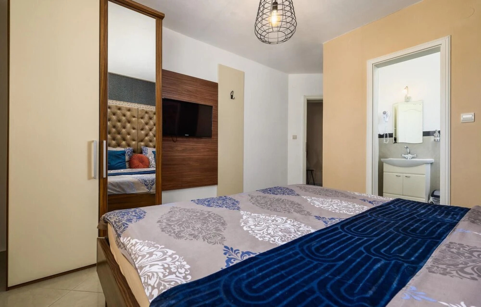 Awesome Home in Valtursko Polje With Wifi and 12 Bedrooms