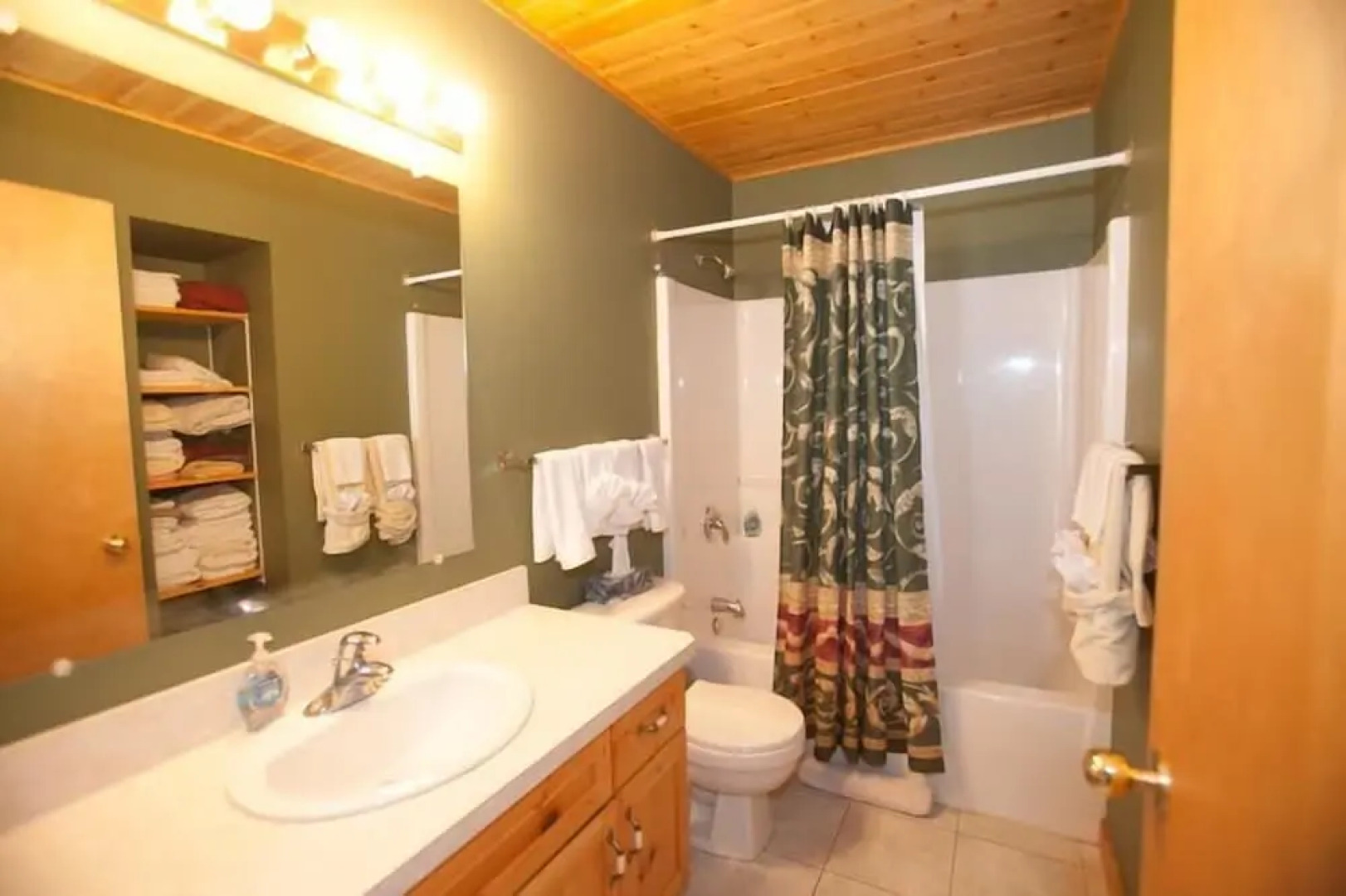 Outlaws Inn by Apex Accommodations