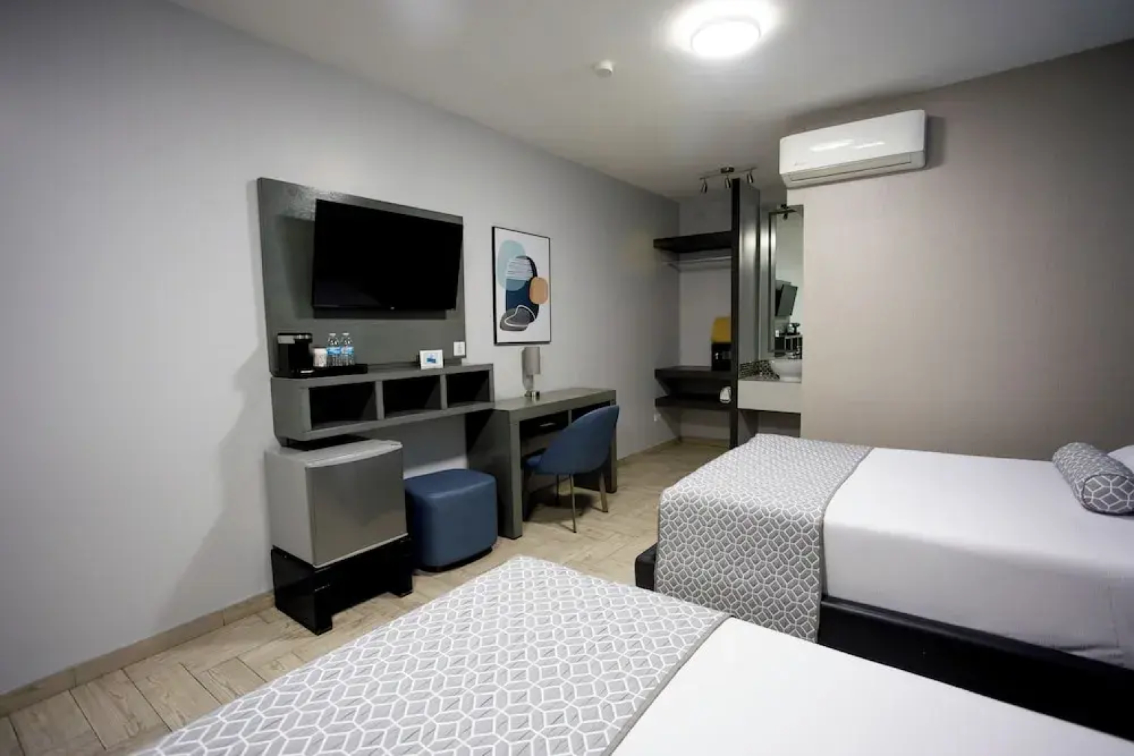653 Hotel
