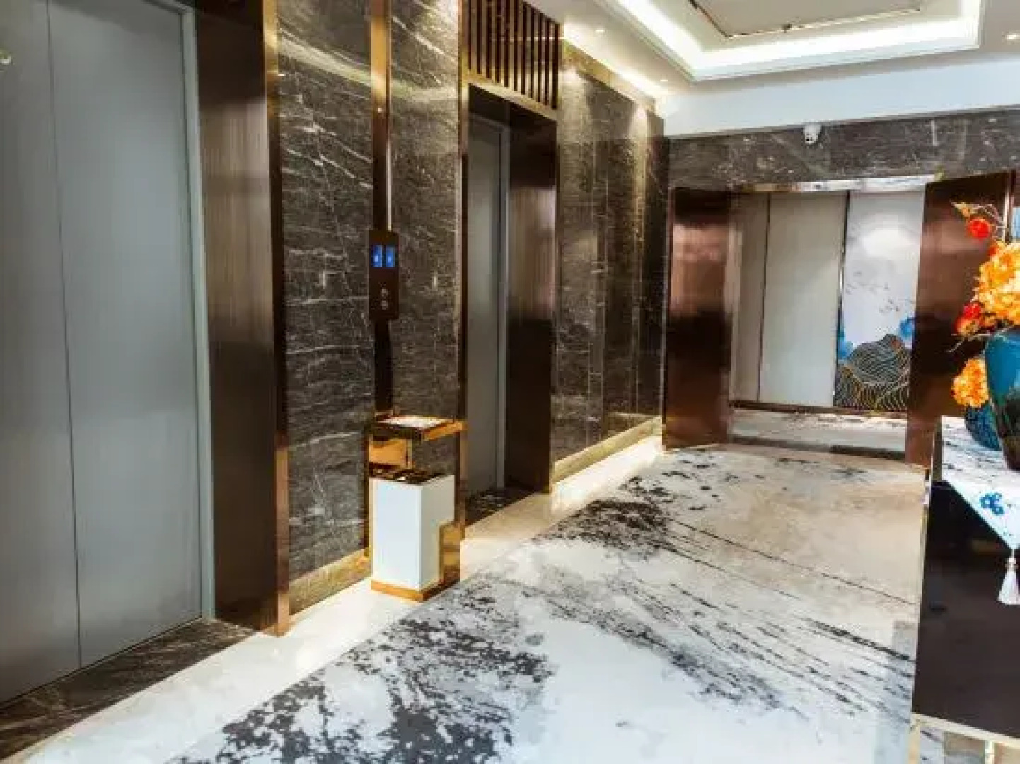 Dingxi Longwan Peninsula International Hotel