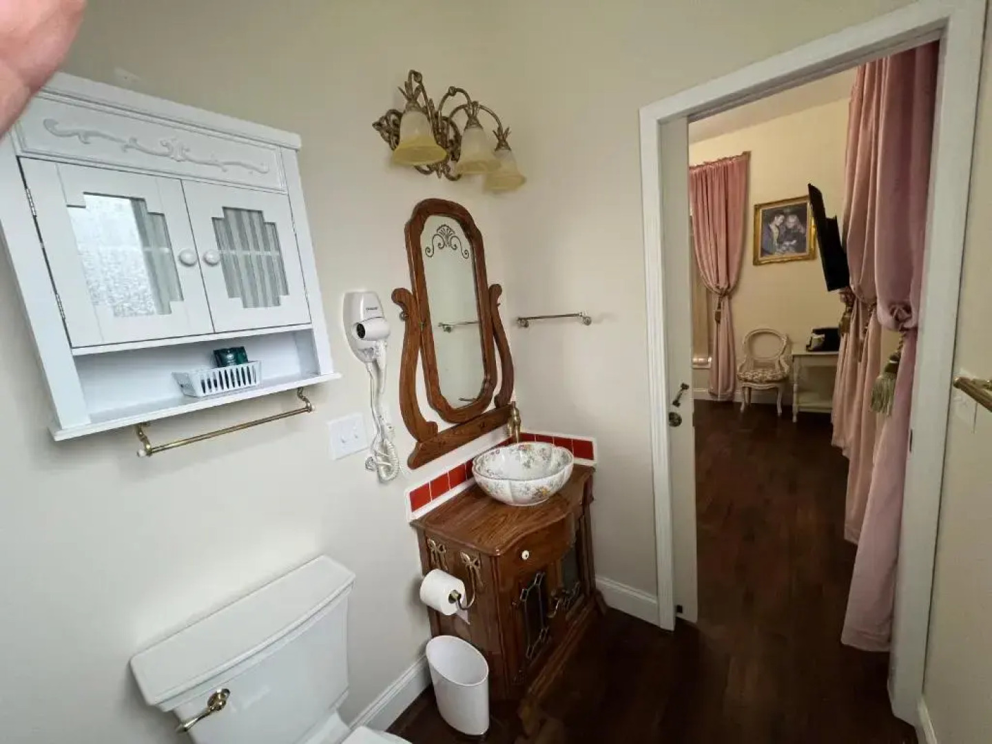 Holland Farmhouse Inn B & B