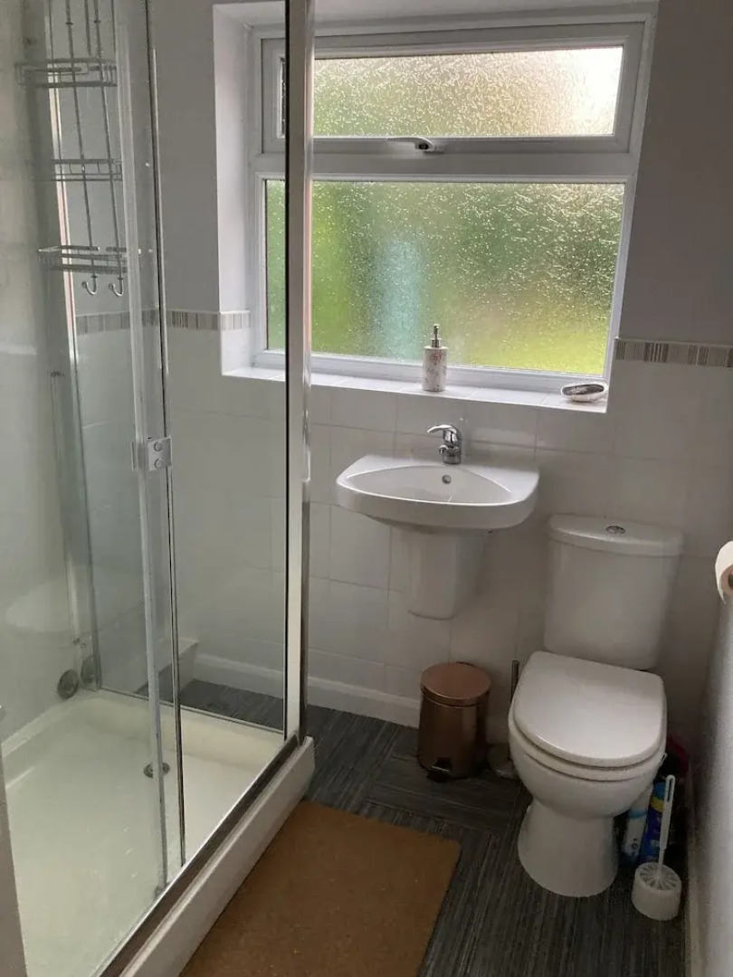 Spacious Detached Bungalow With Ample Parking