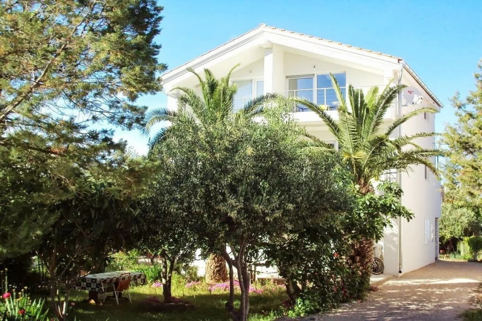 Refresh Boutique Apartments