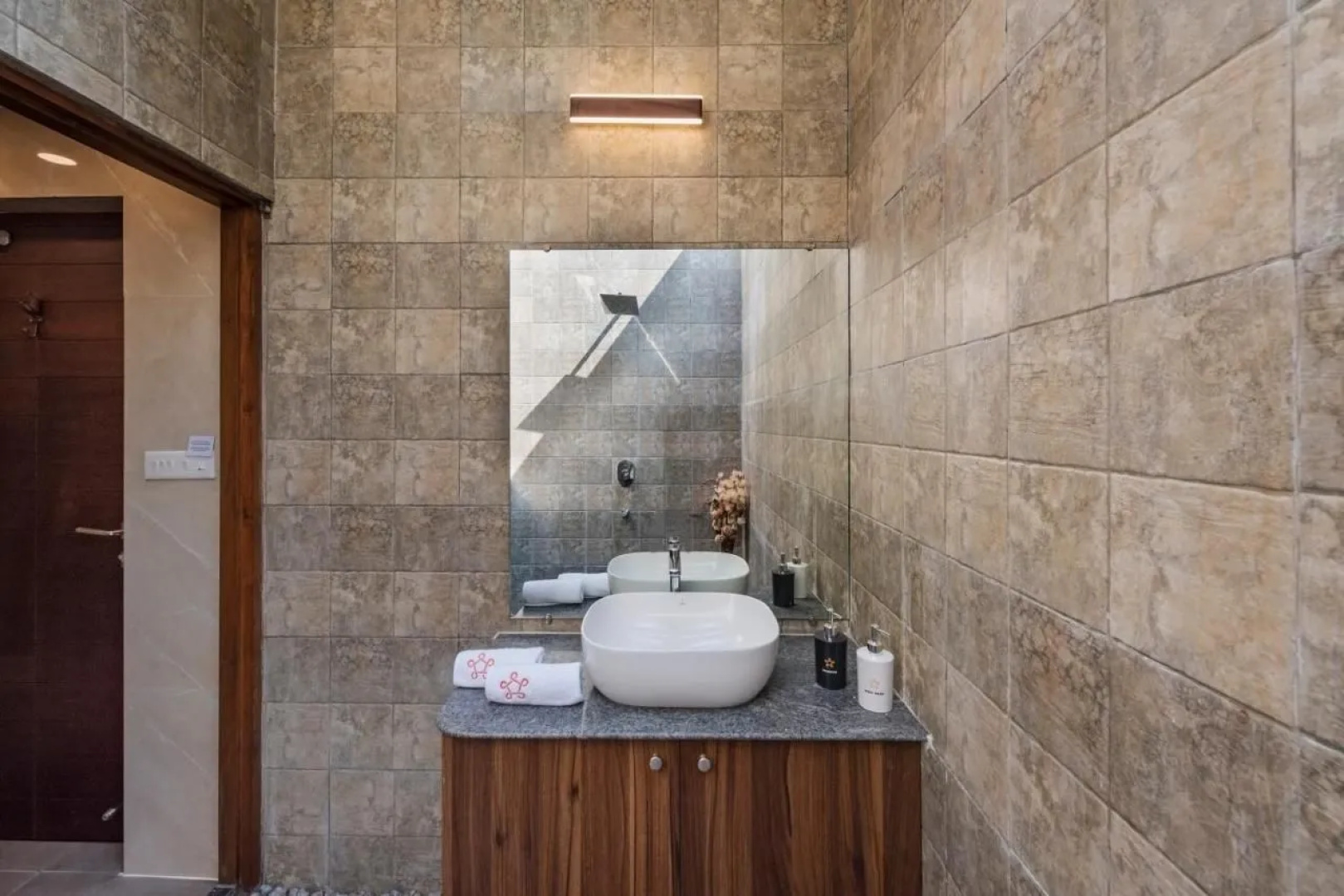 Saffronstays Osaree, Alibaug