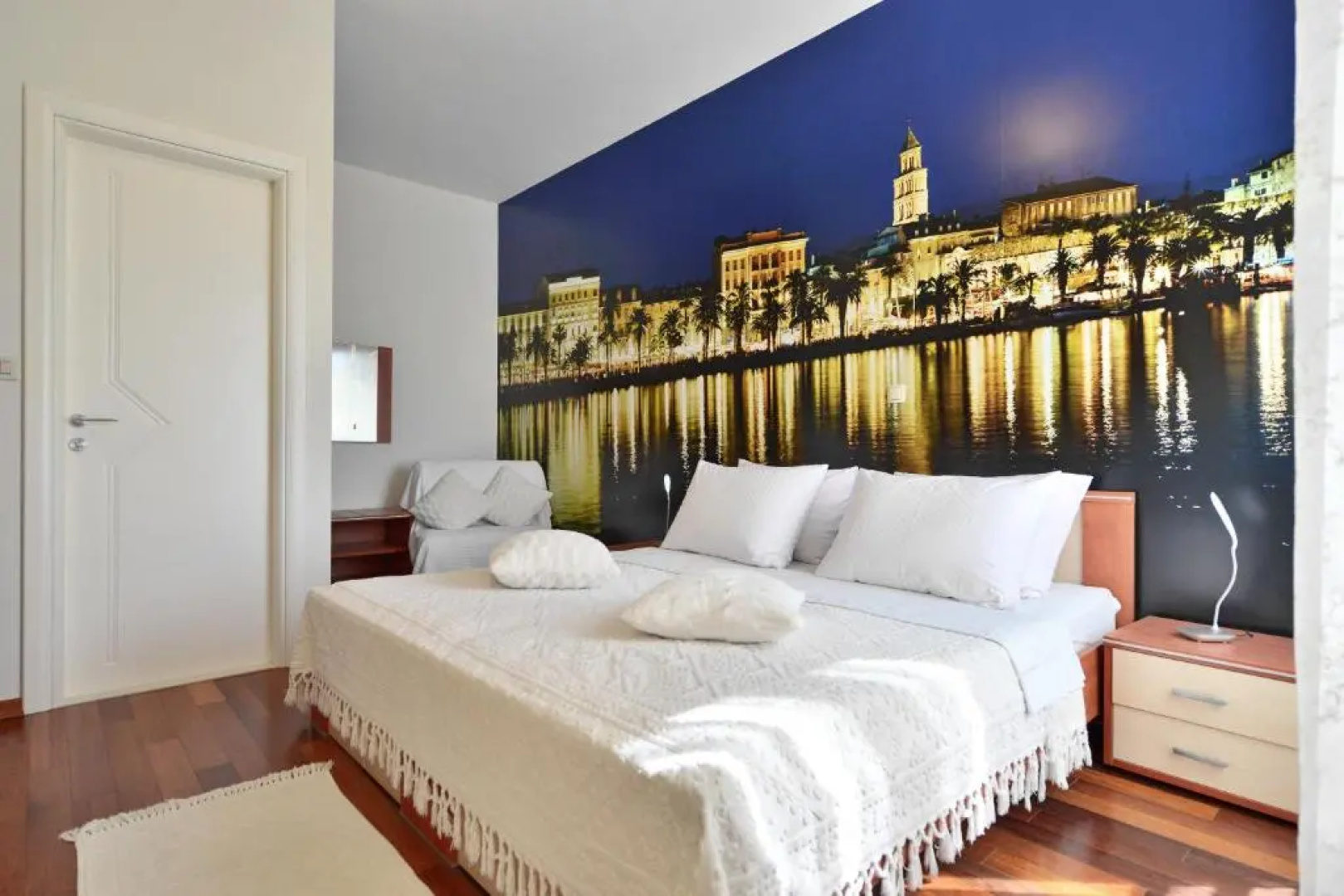 Luxury Seaside Apartment