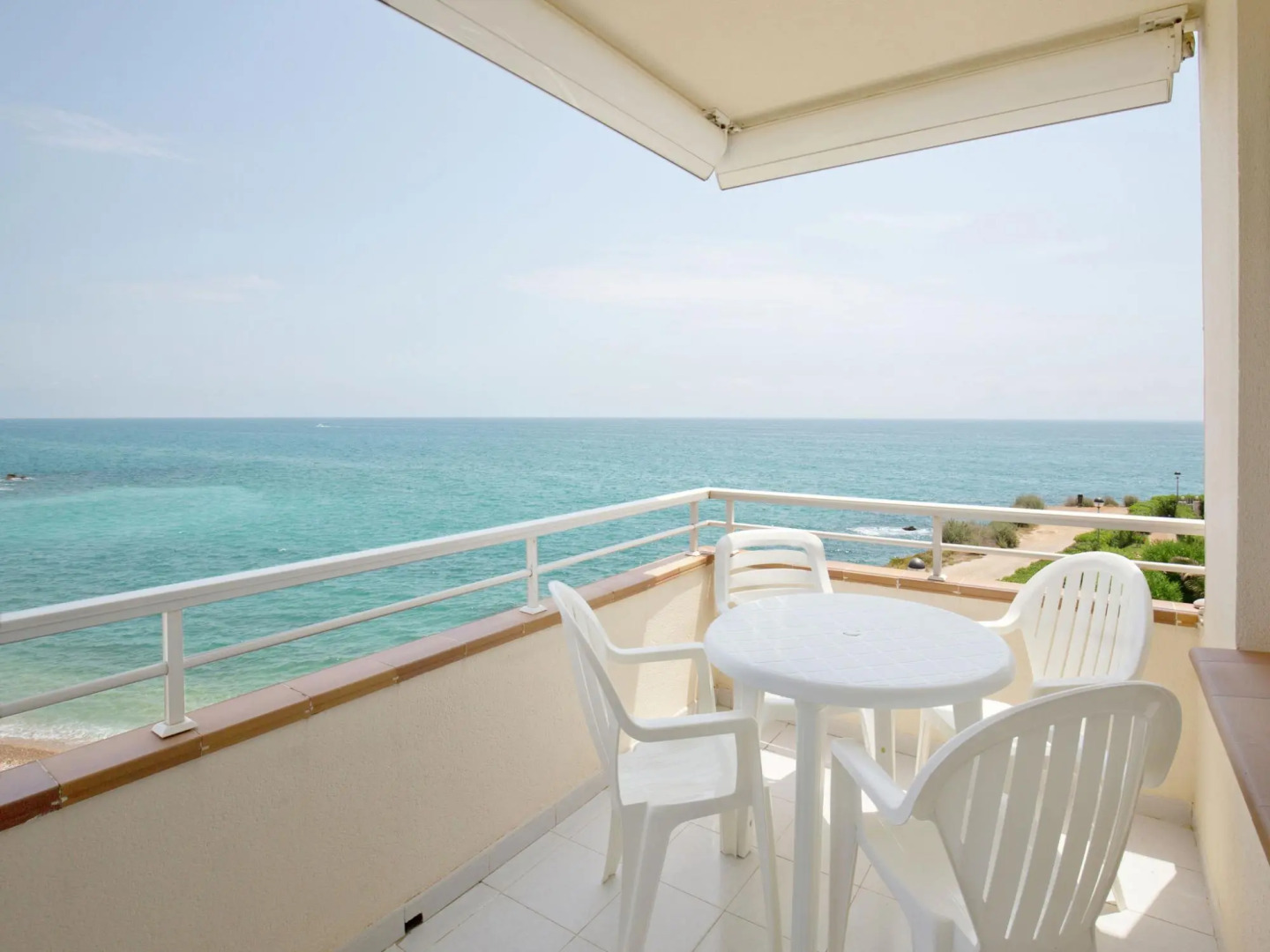Well-Kept Apartment with Views of the Sea, Two Swimming Pools Near Vinaròs