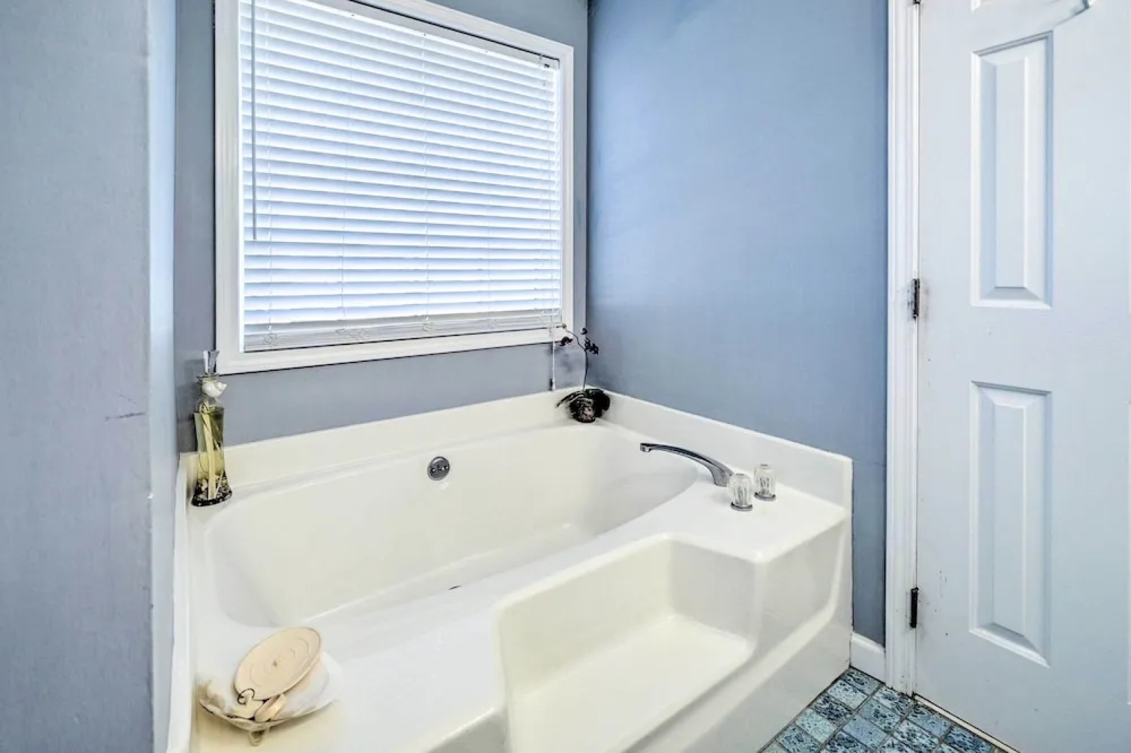 Spacious North Topsail Family Home With 2 Decks