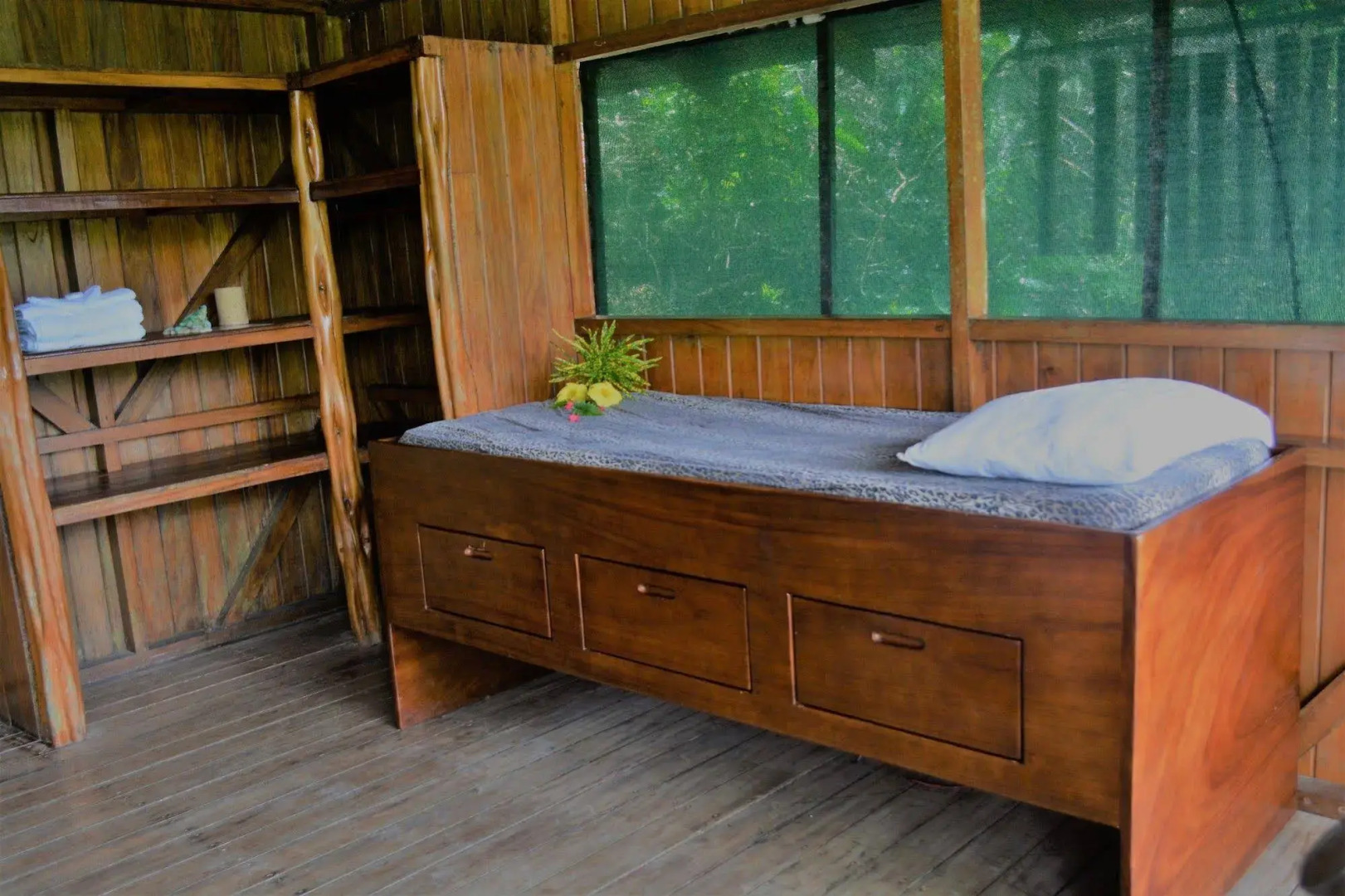 The Lookout Inn Lodge