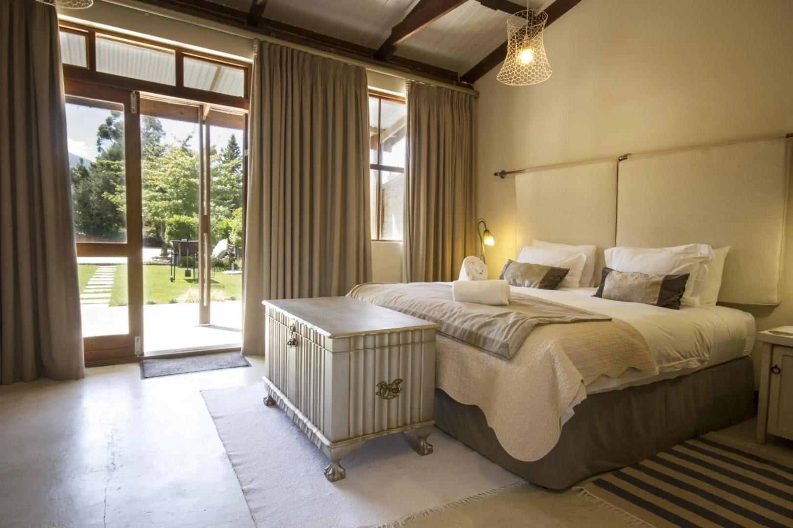 A Hilltop Country Retreat