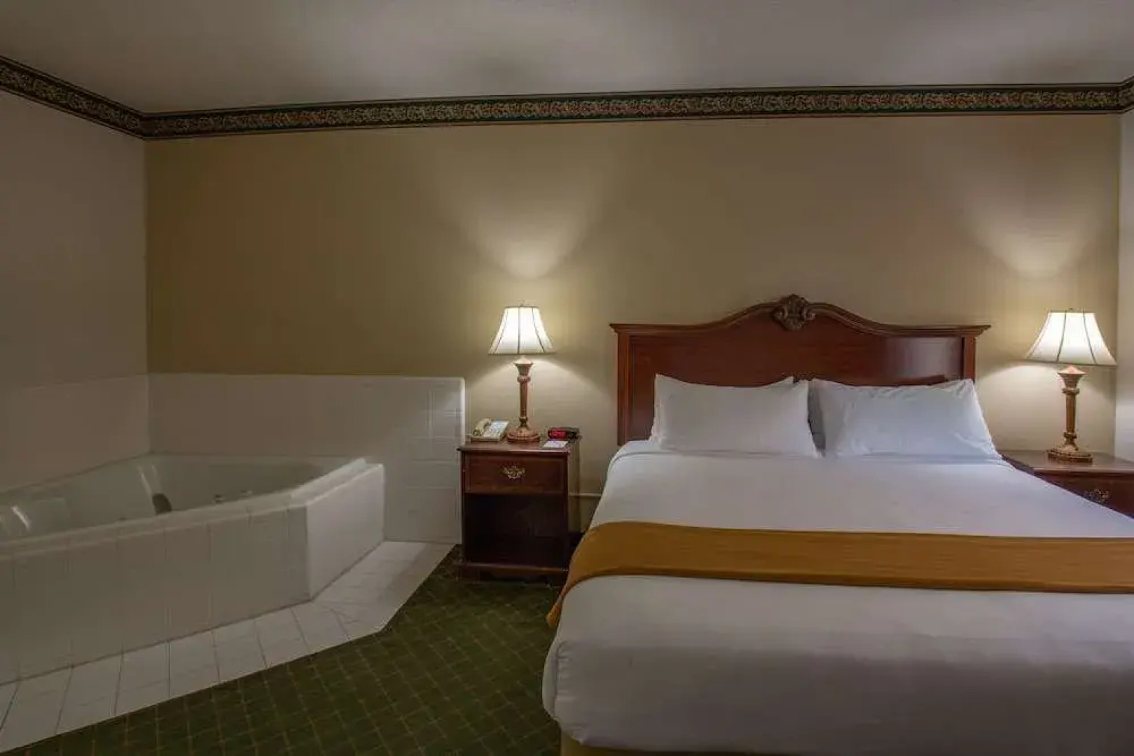 Holiday Inn Express Charleston-Moncks Corner