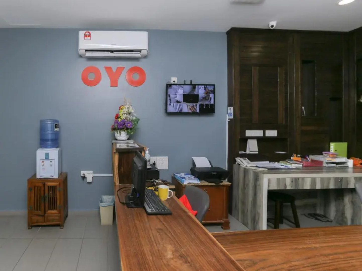 OYO 89915 East Mount Hotel
