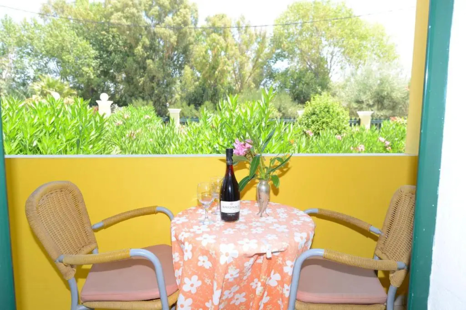 Roula's Studios & Apartment