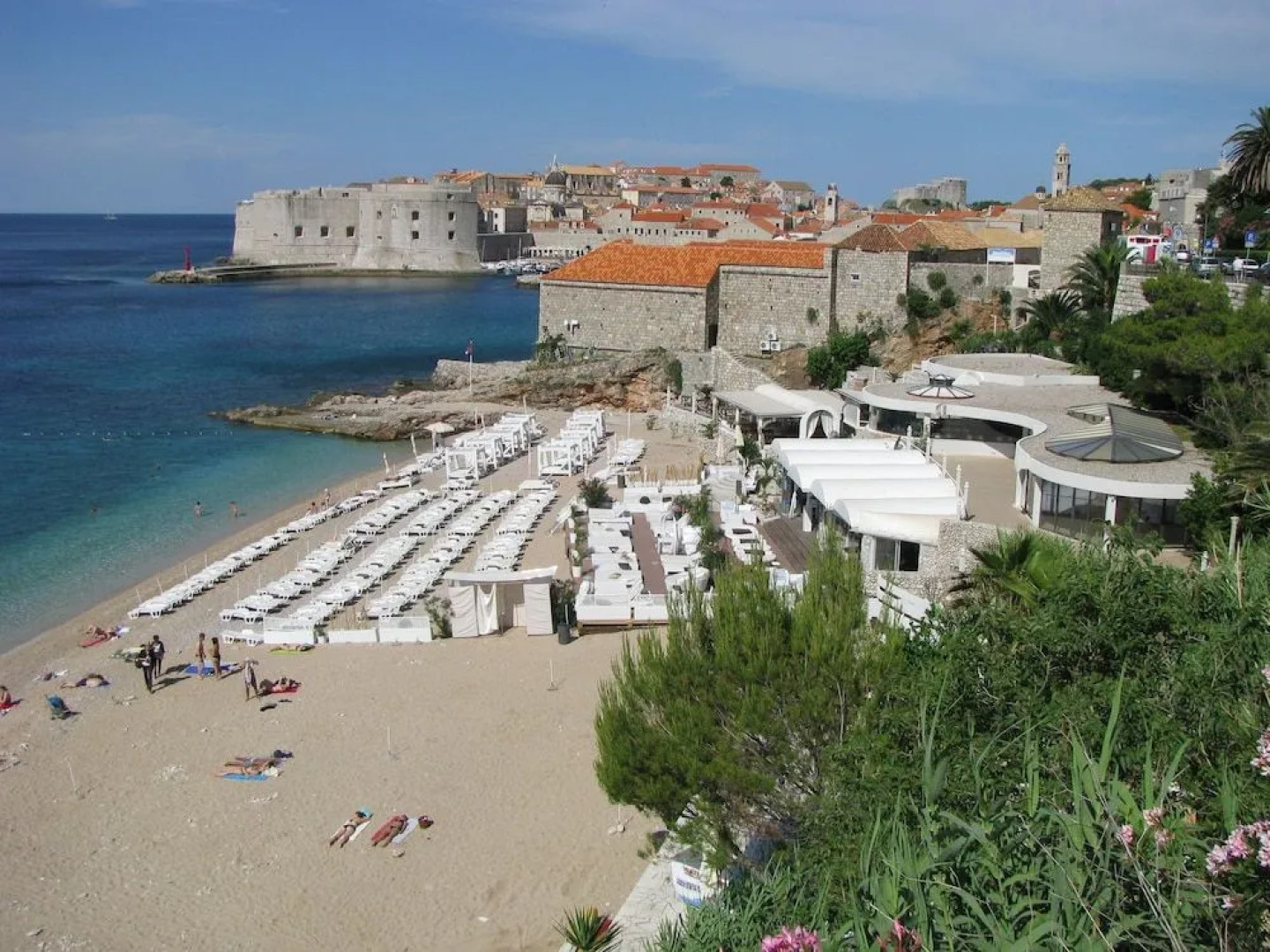 Apartment & Rooms House with Garden