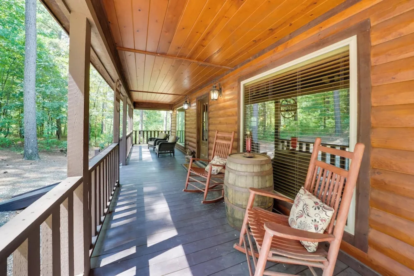 Broken Bow Escape w/ Hot Tub & Basketball Court!