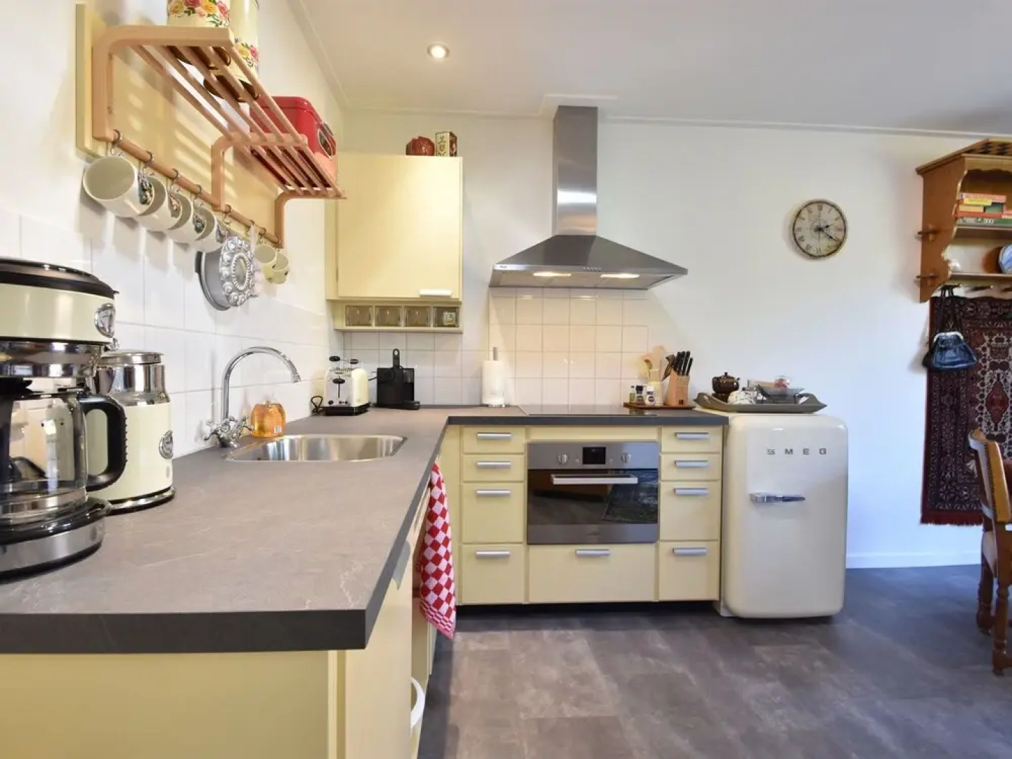 Vintage Holiday Home in Kamperland near Lake Veerse