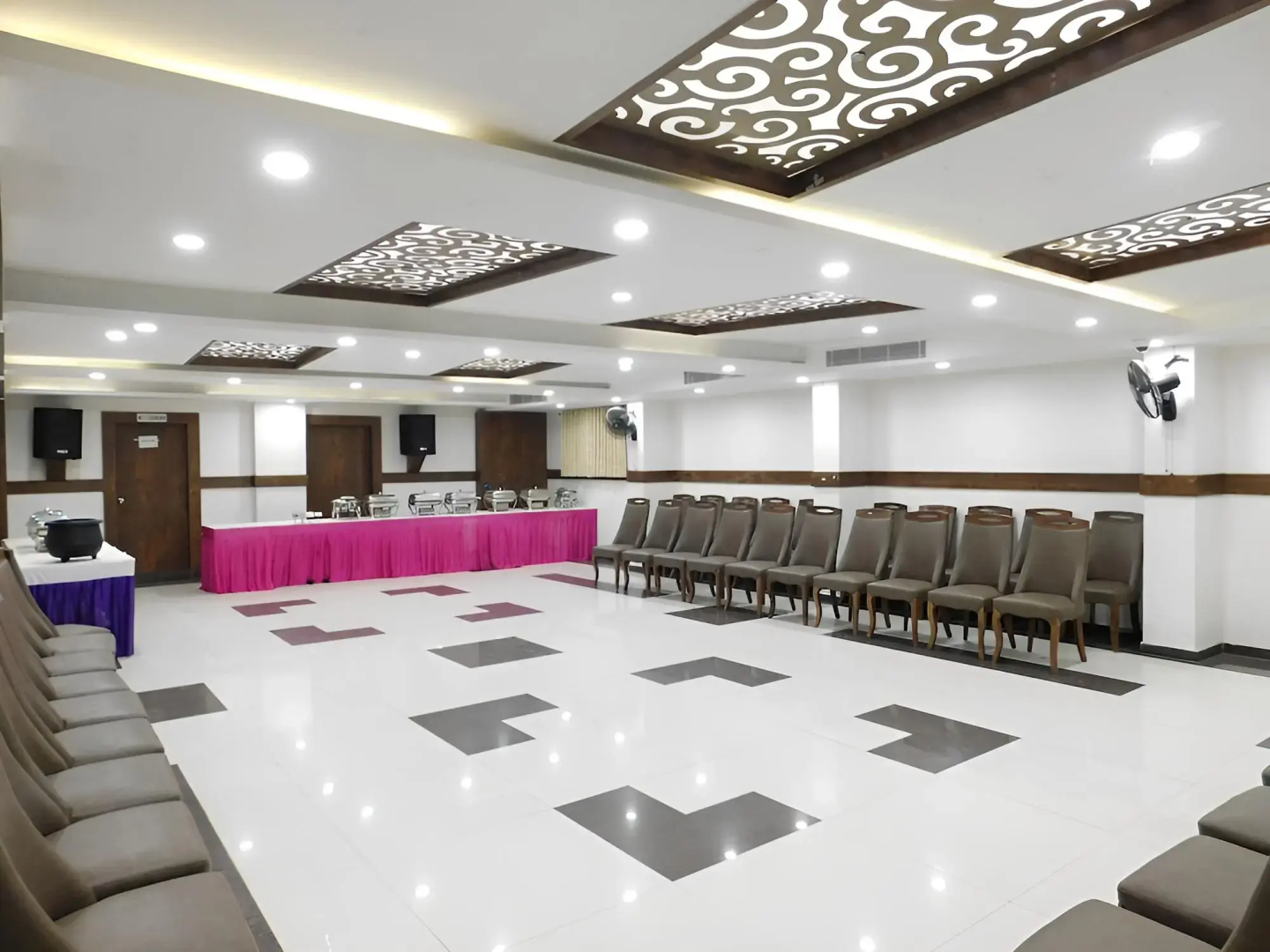 V by Vinnca Hotel Shiva