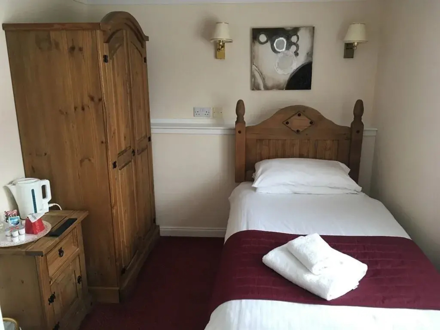 Novar Arms Hotel