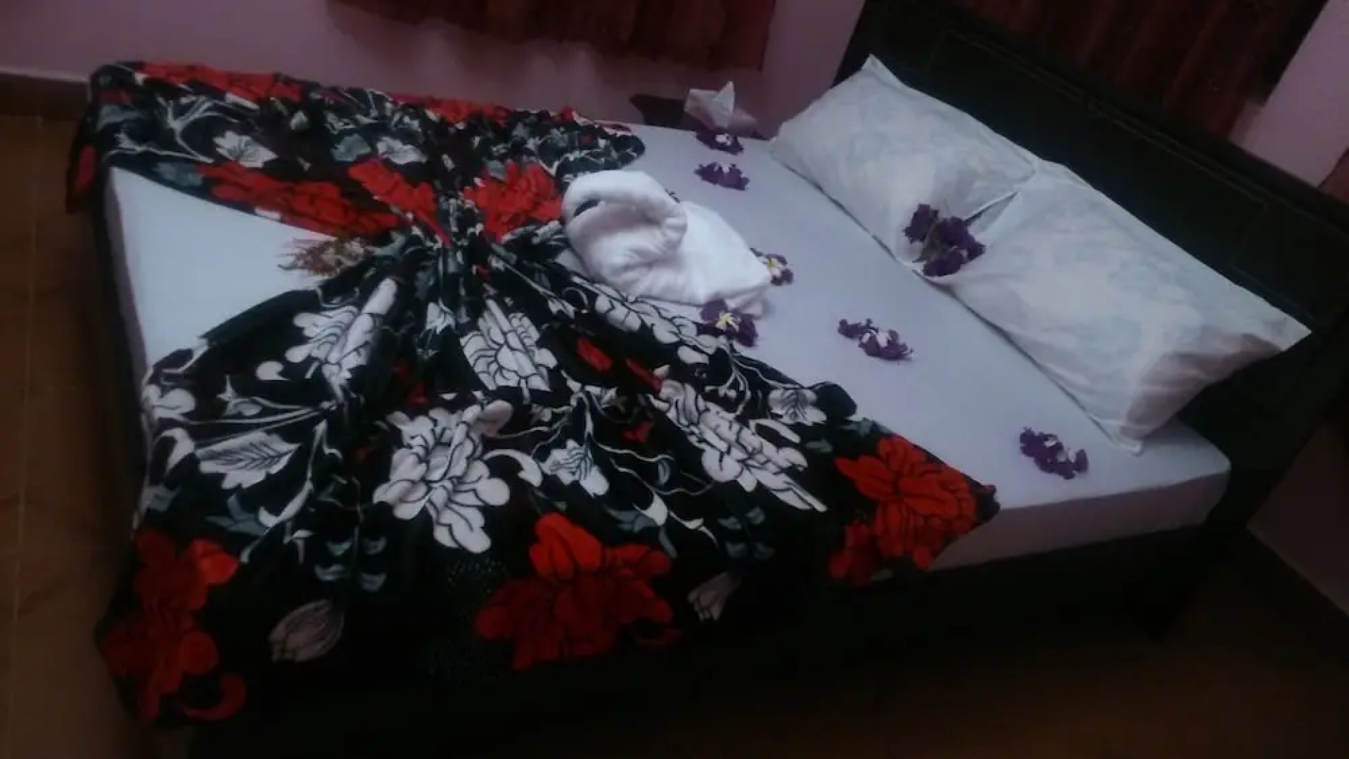 Uroa White House Inn