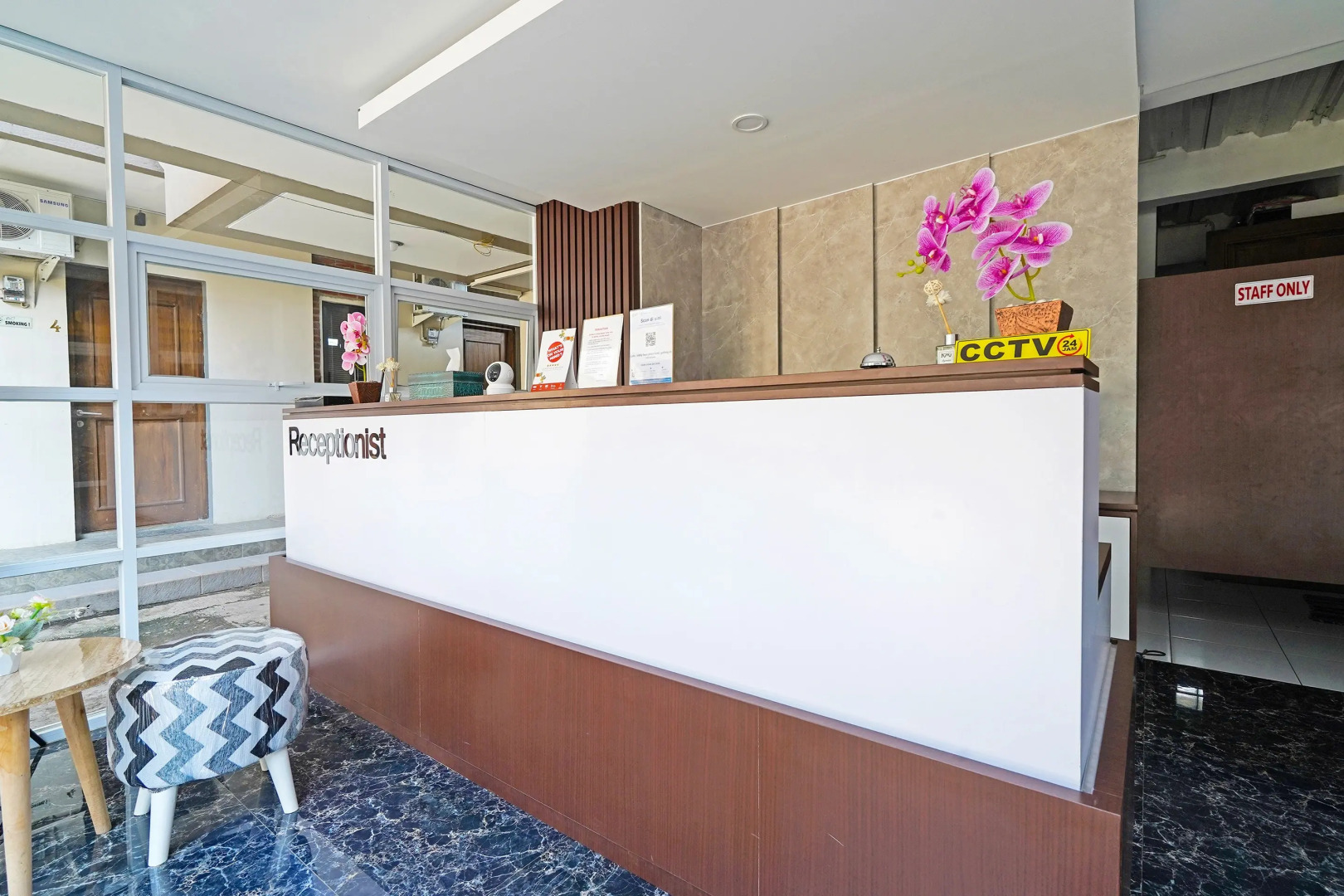 Capital O 1898 Louise Place