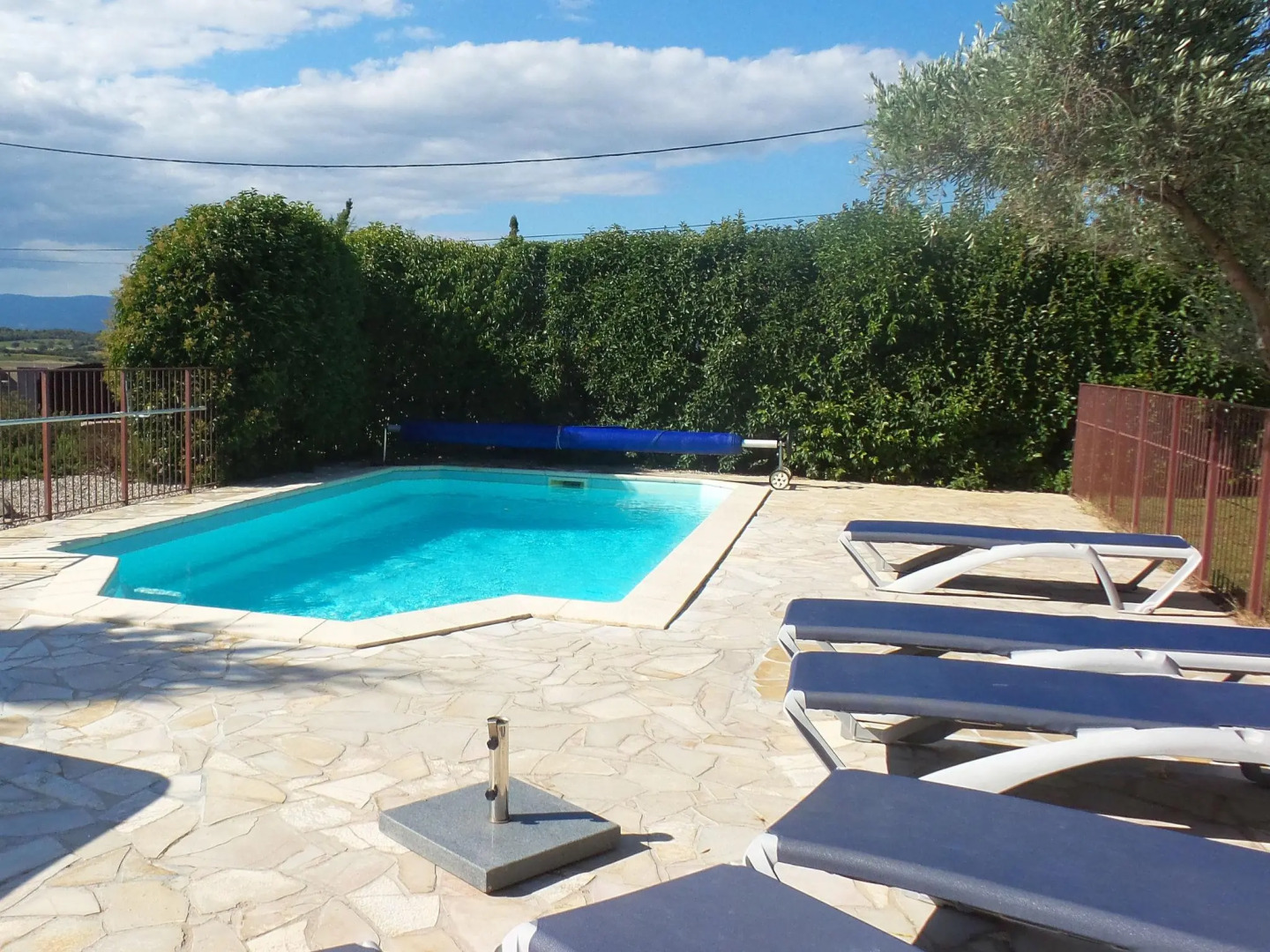 Villa with air-con, heated pool, jacuzzi, fenced garden and kids play equipment