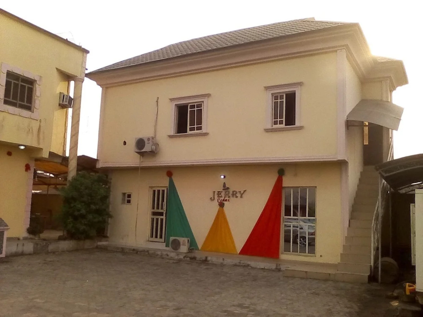 Jerry Cedarwood Guest House