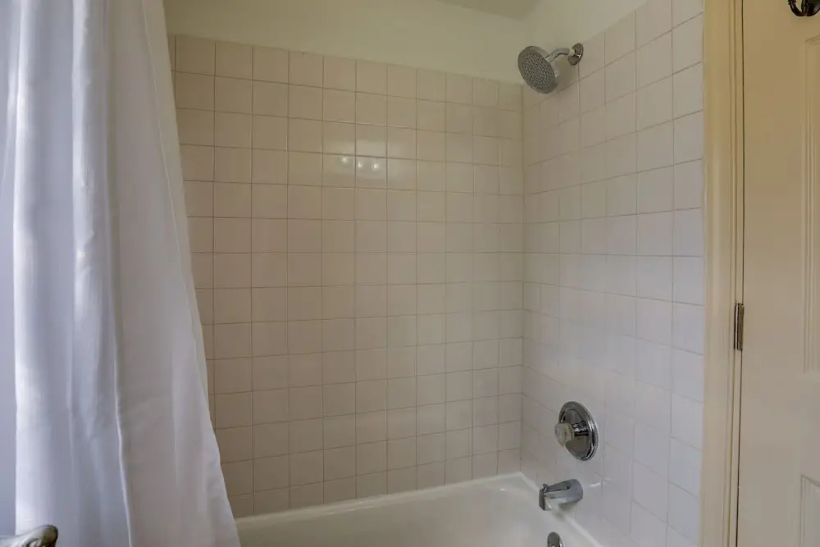 Walk to Restaurants & Shops: Apt in Pennsylvania!