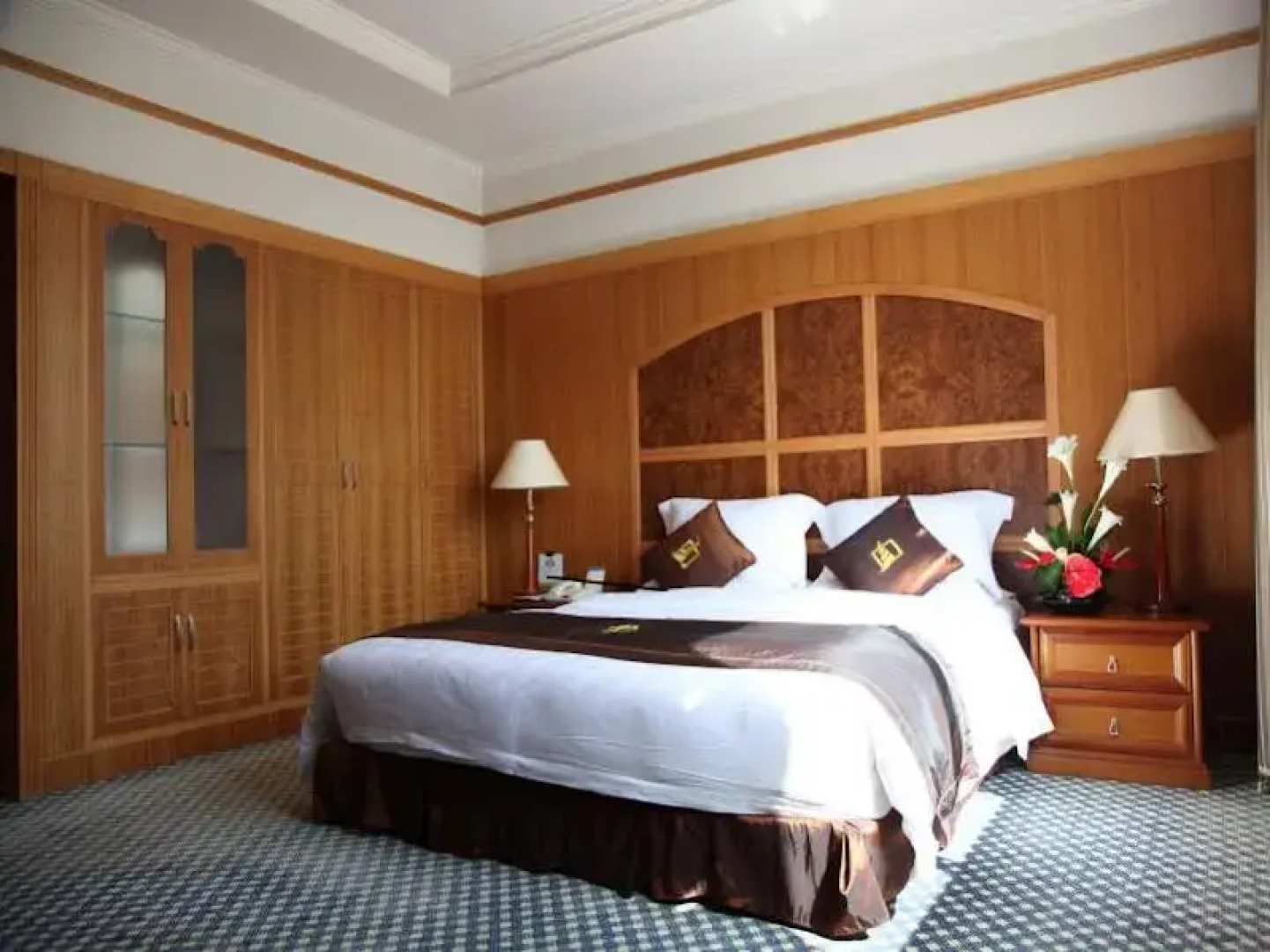 Kunming Lake View Hotel